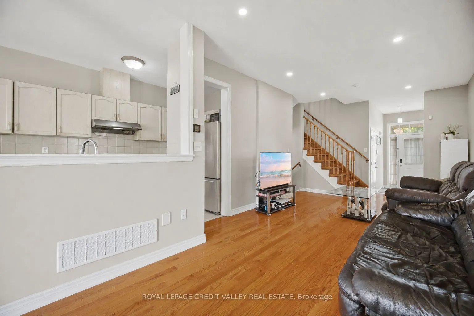 7443 Russian Olive Close