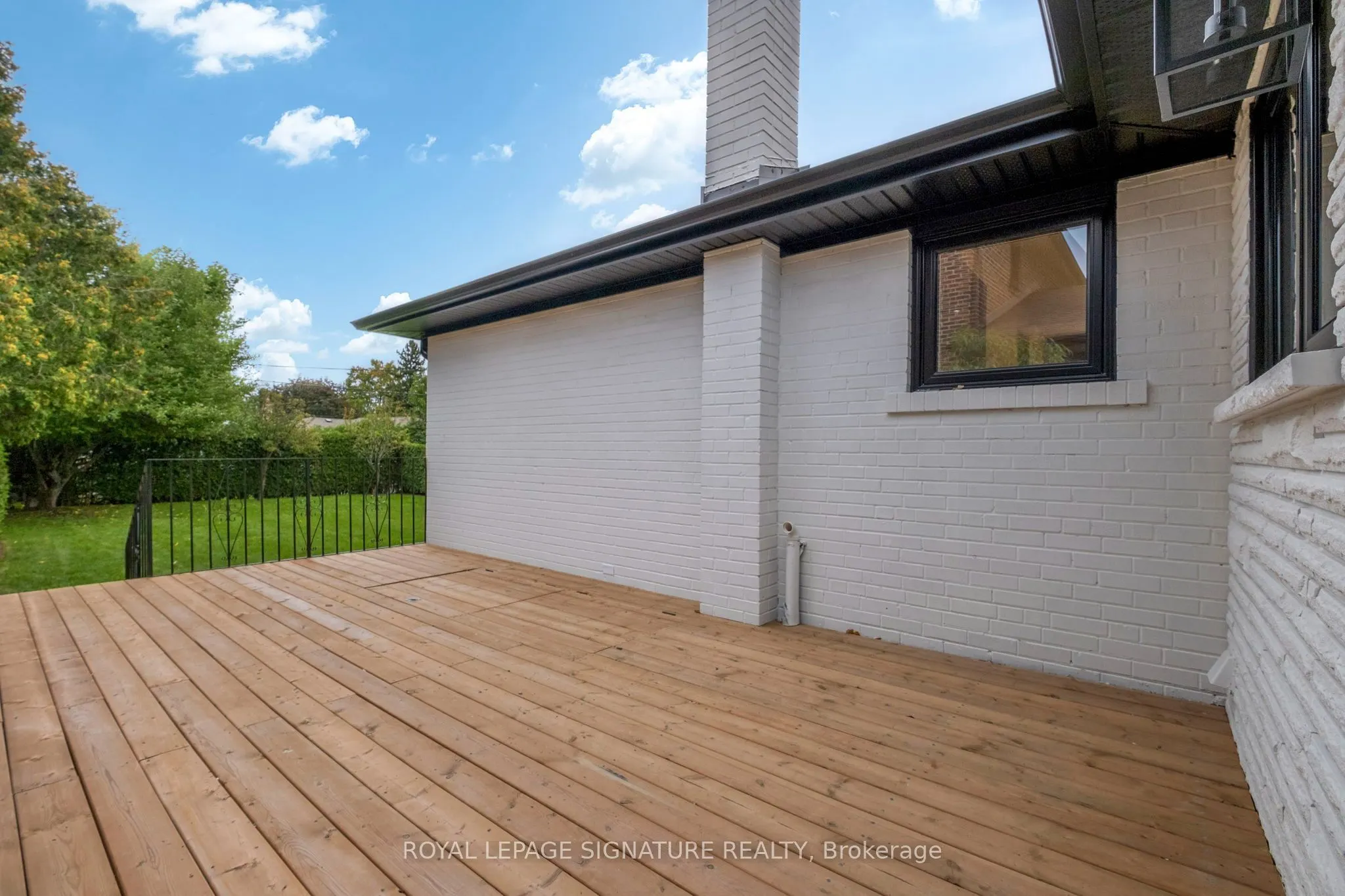11 Brook Tree Crescent