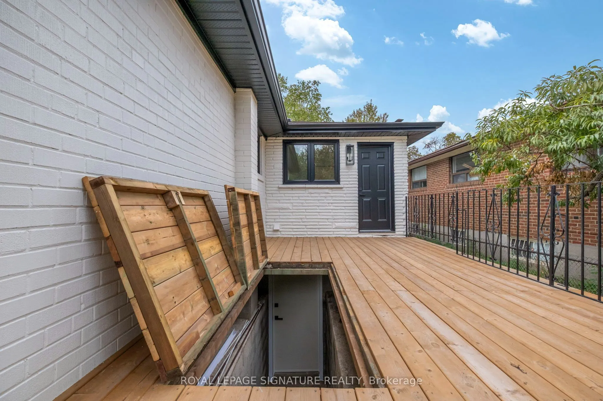 11 Brook Tree Crescent
