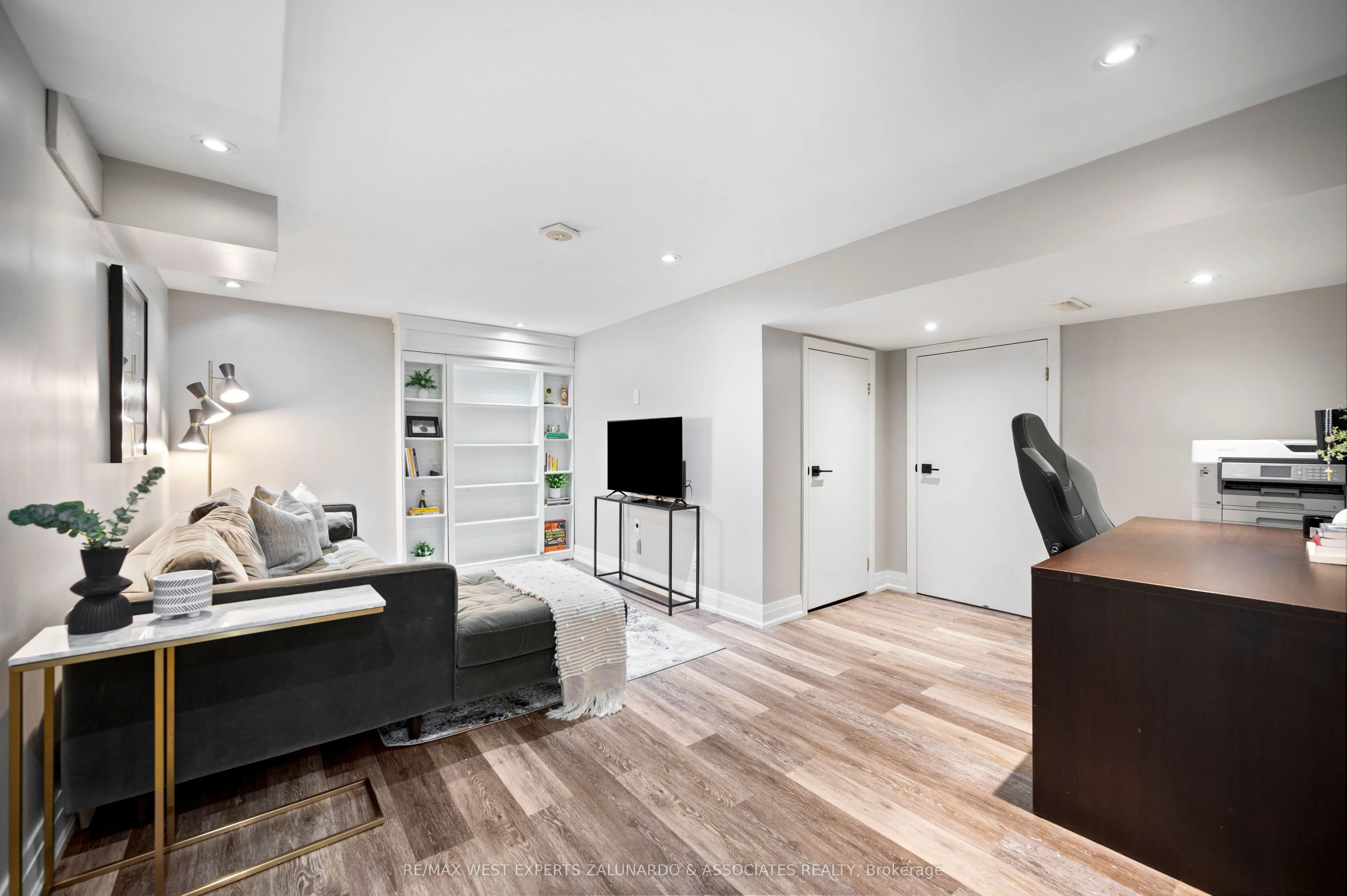 56 Roxaline Street