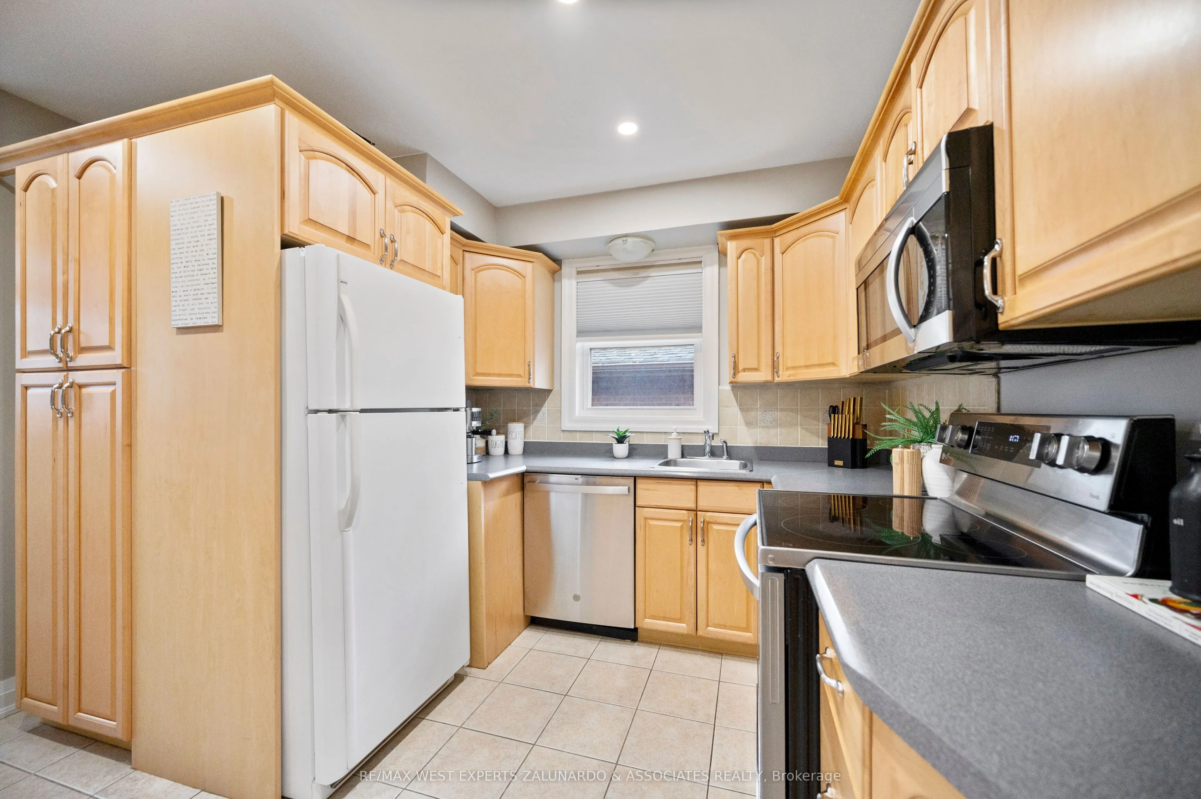 56 Roxaline Street