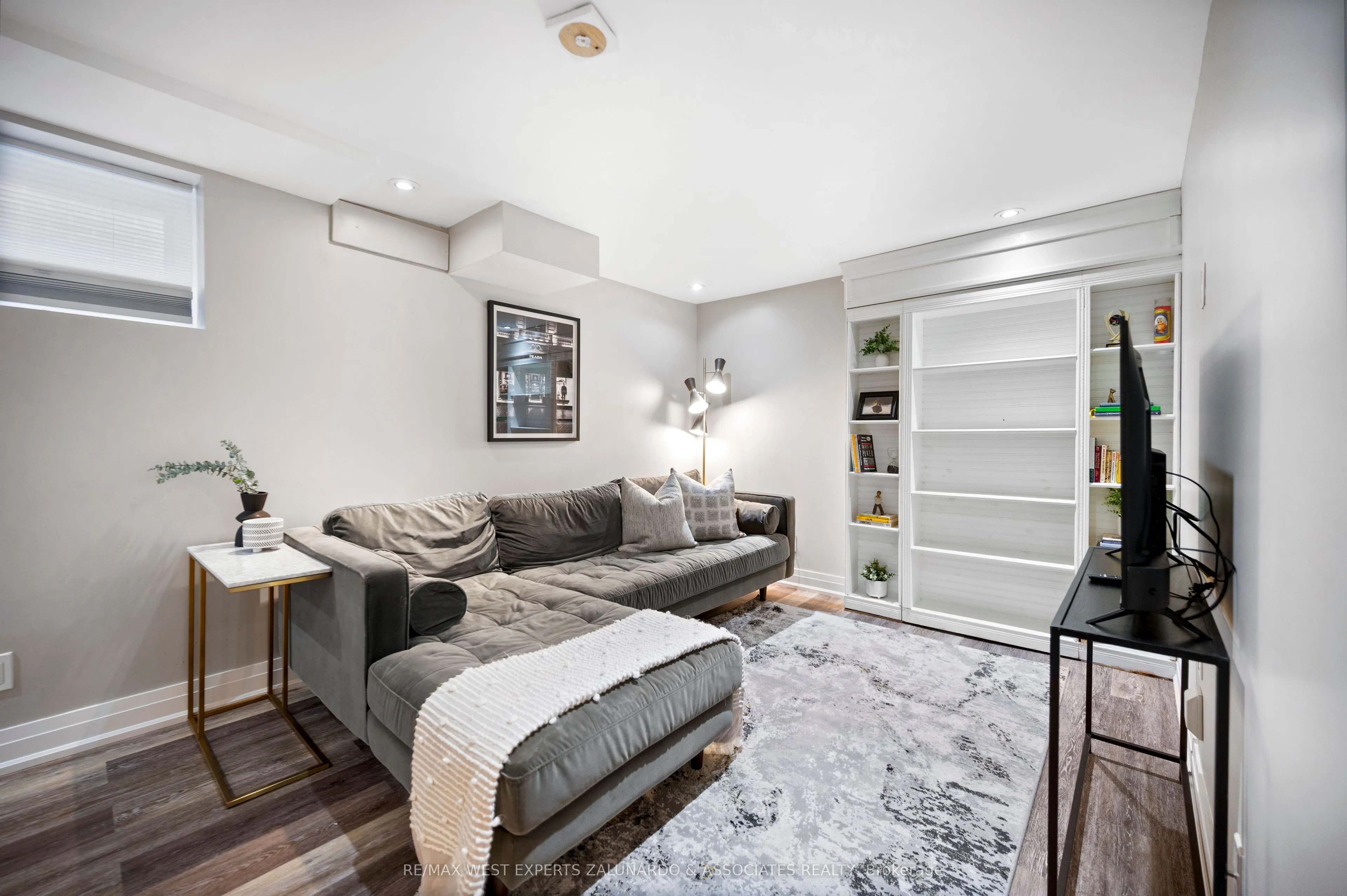 56 Roxaline Street