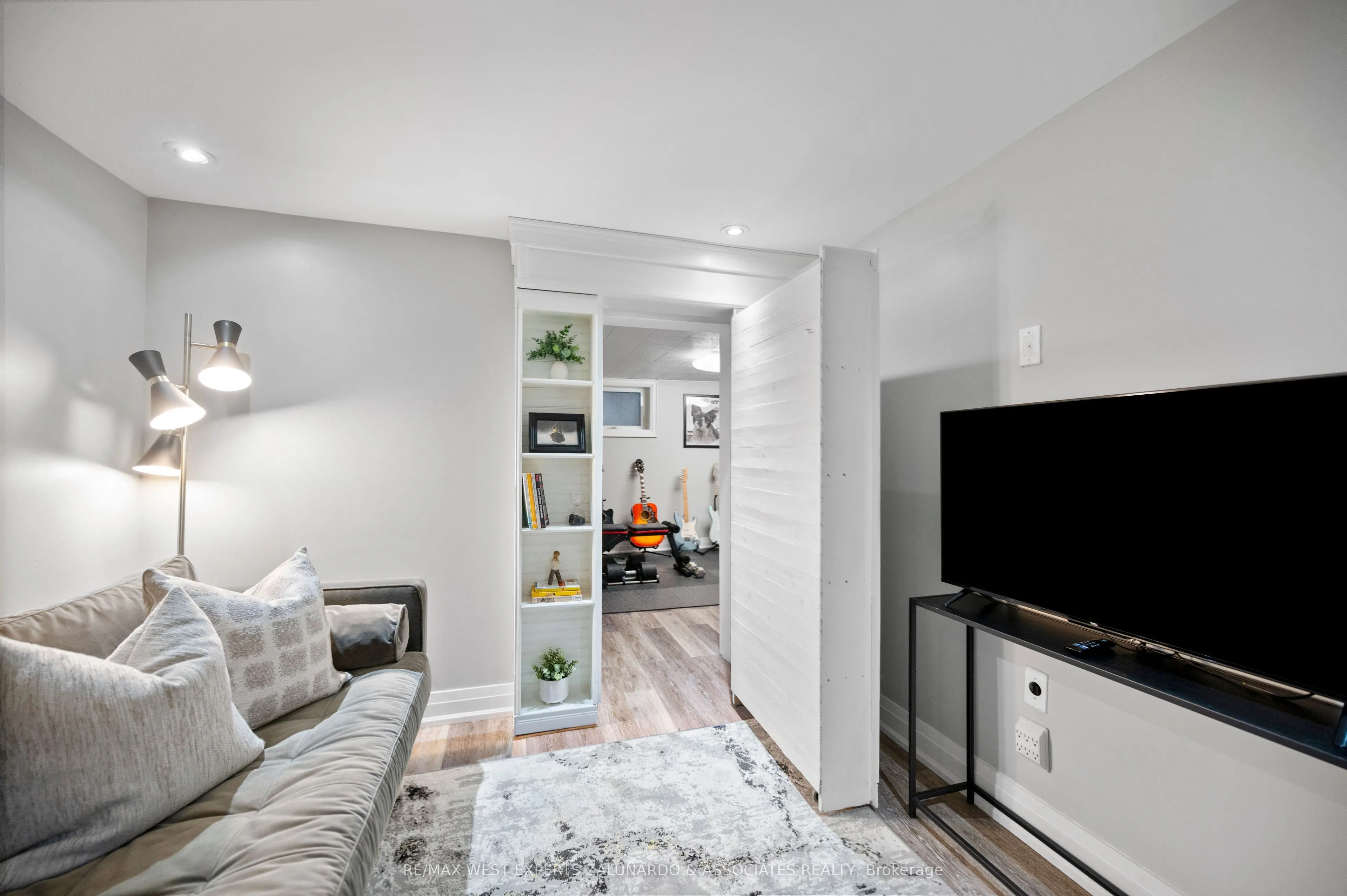 56 Roxaline Street