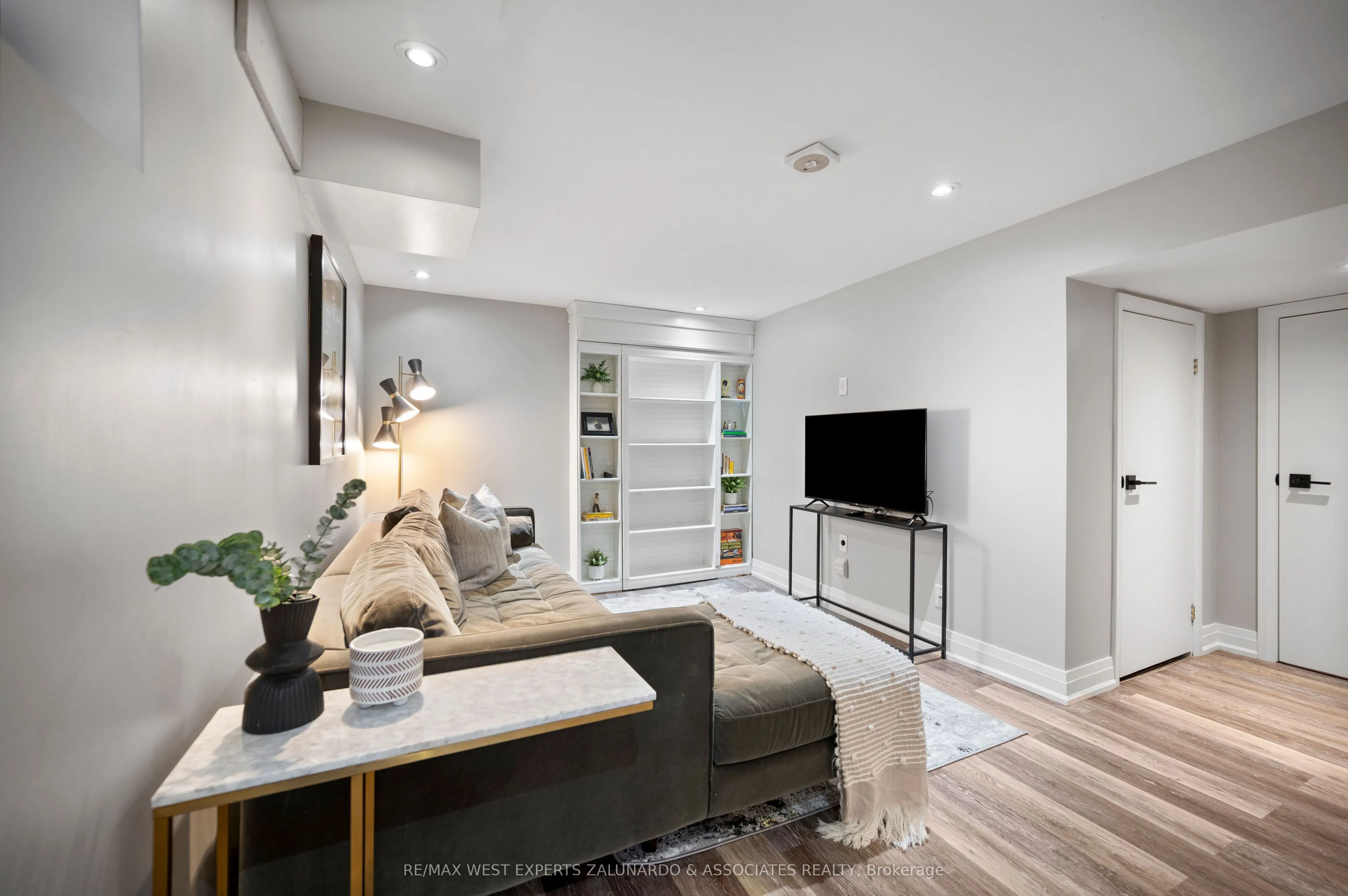 56 Roxaline Street