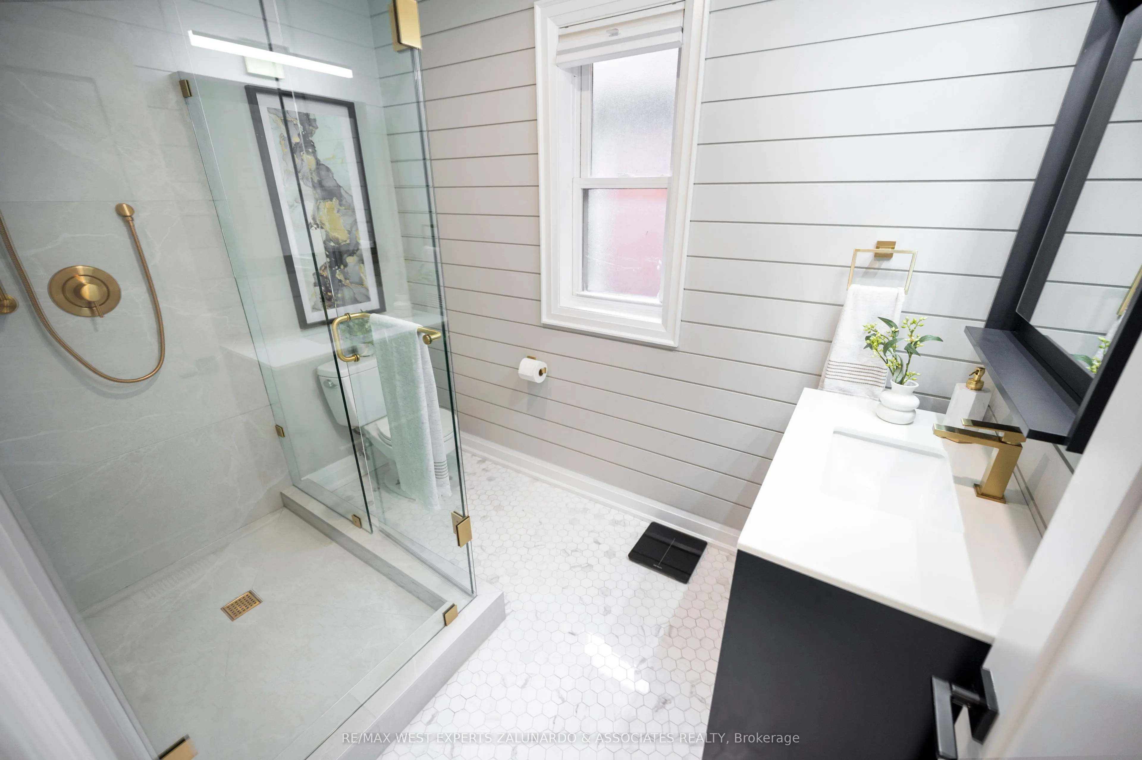 56 Roxaline Street