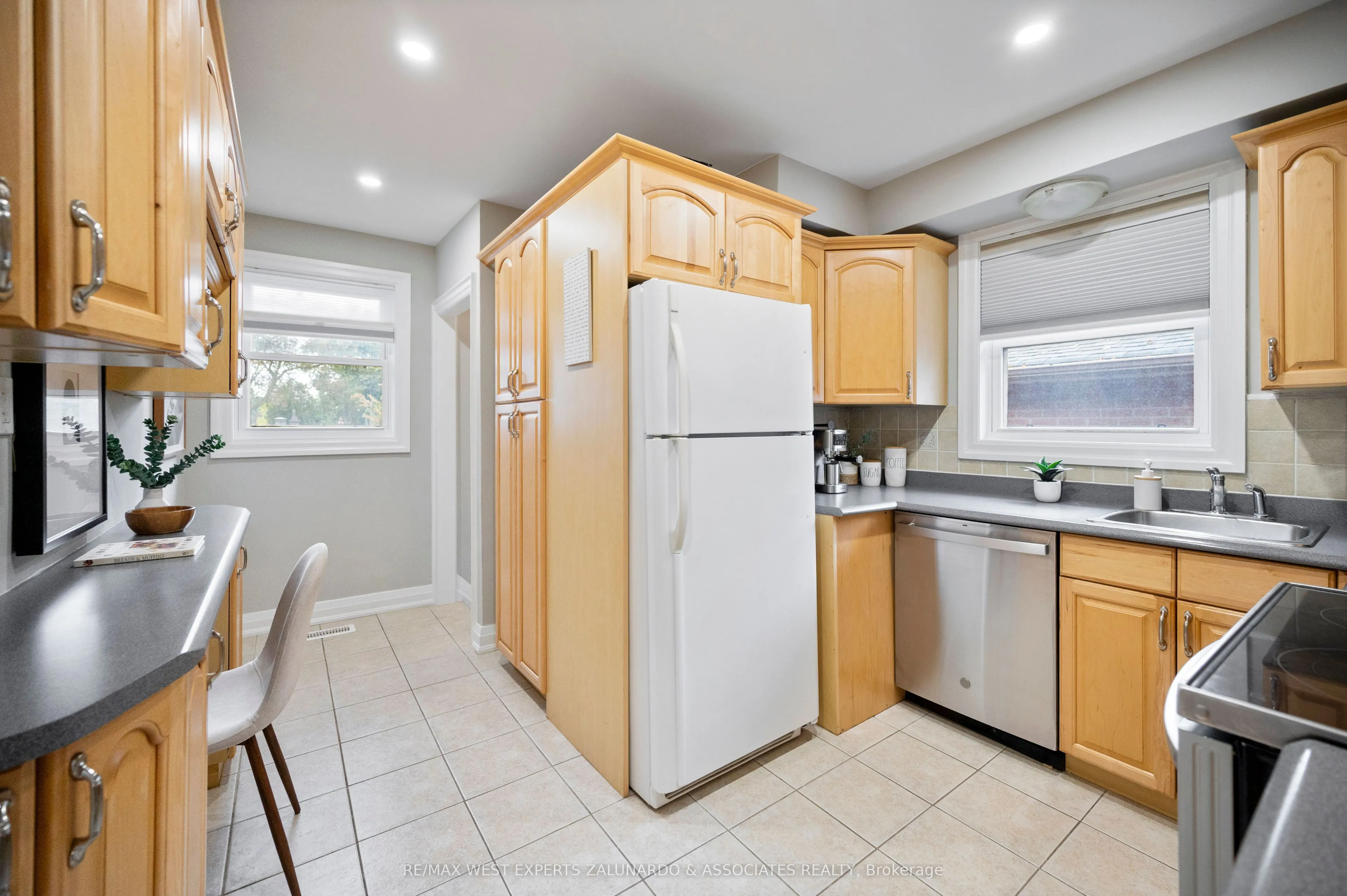 56 Roxaline Street