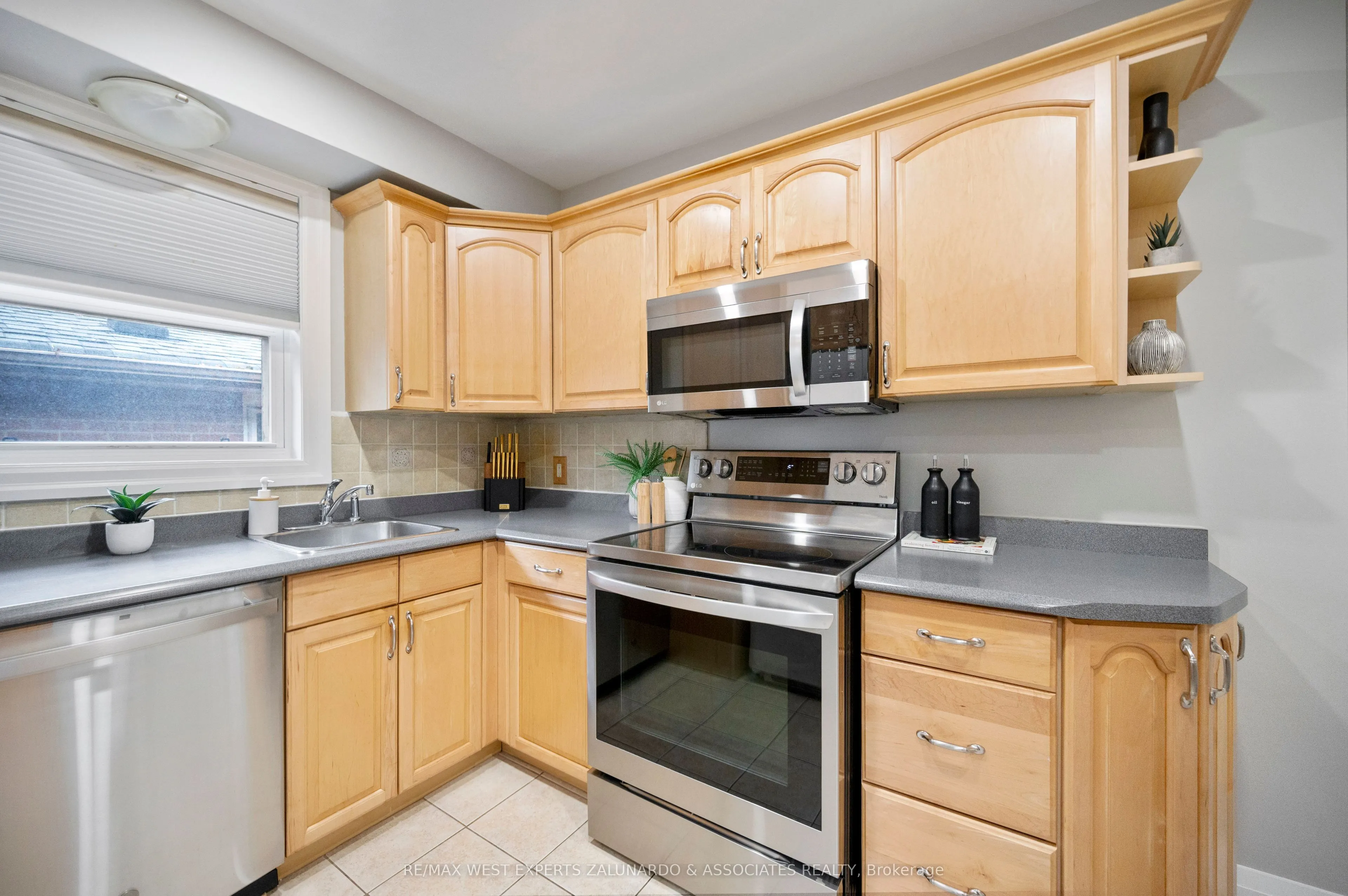 56 Roxaline Street