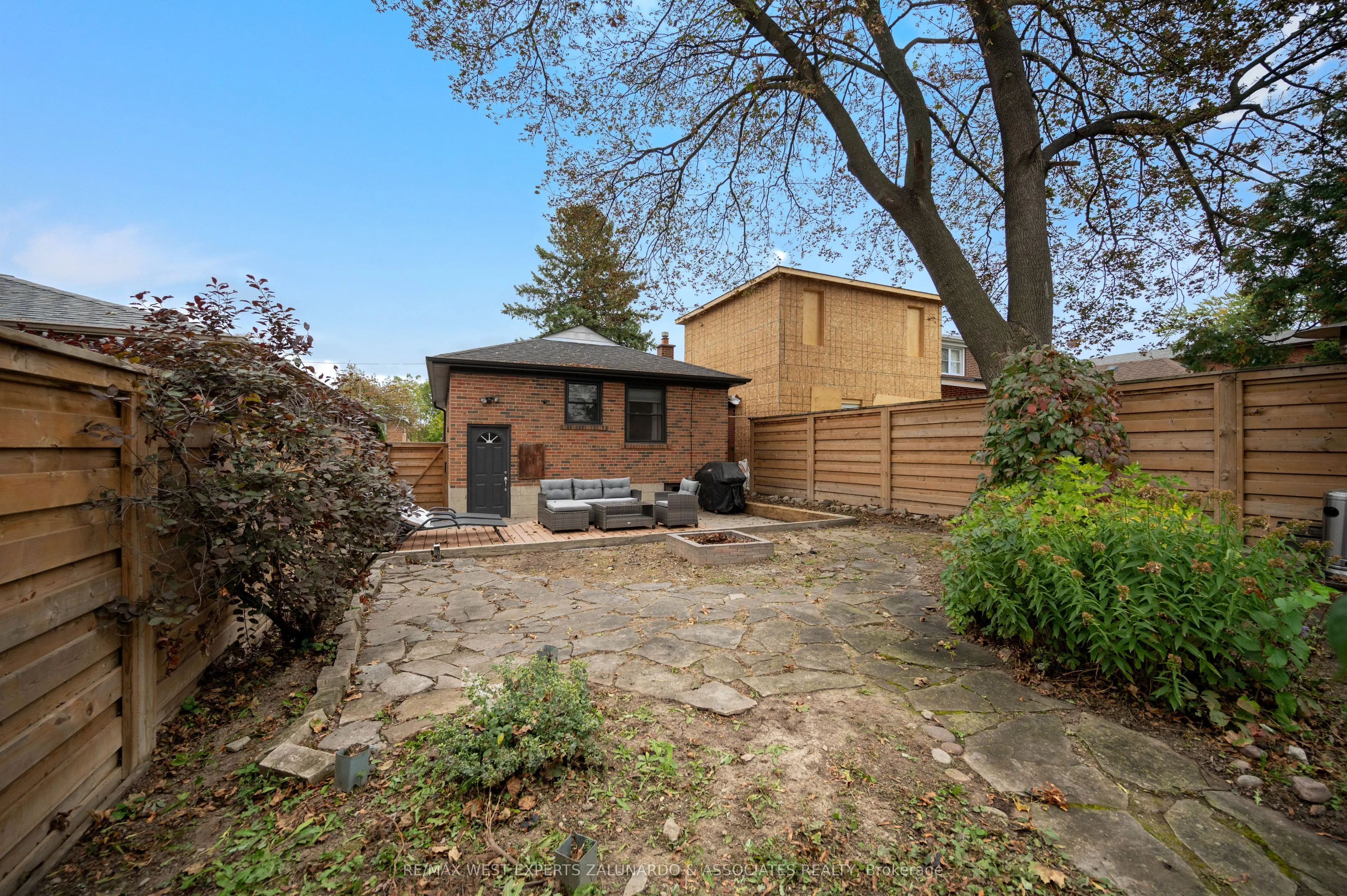 56 Roxaline Street