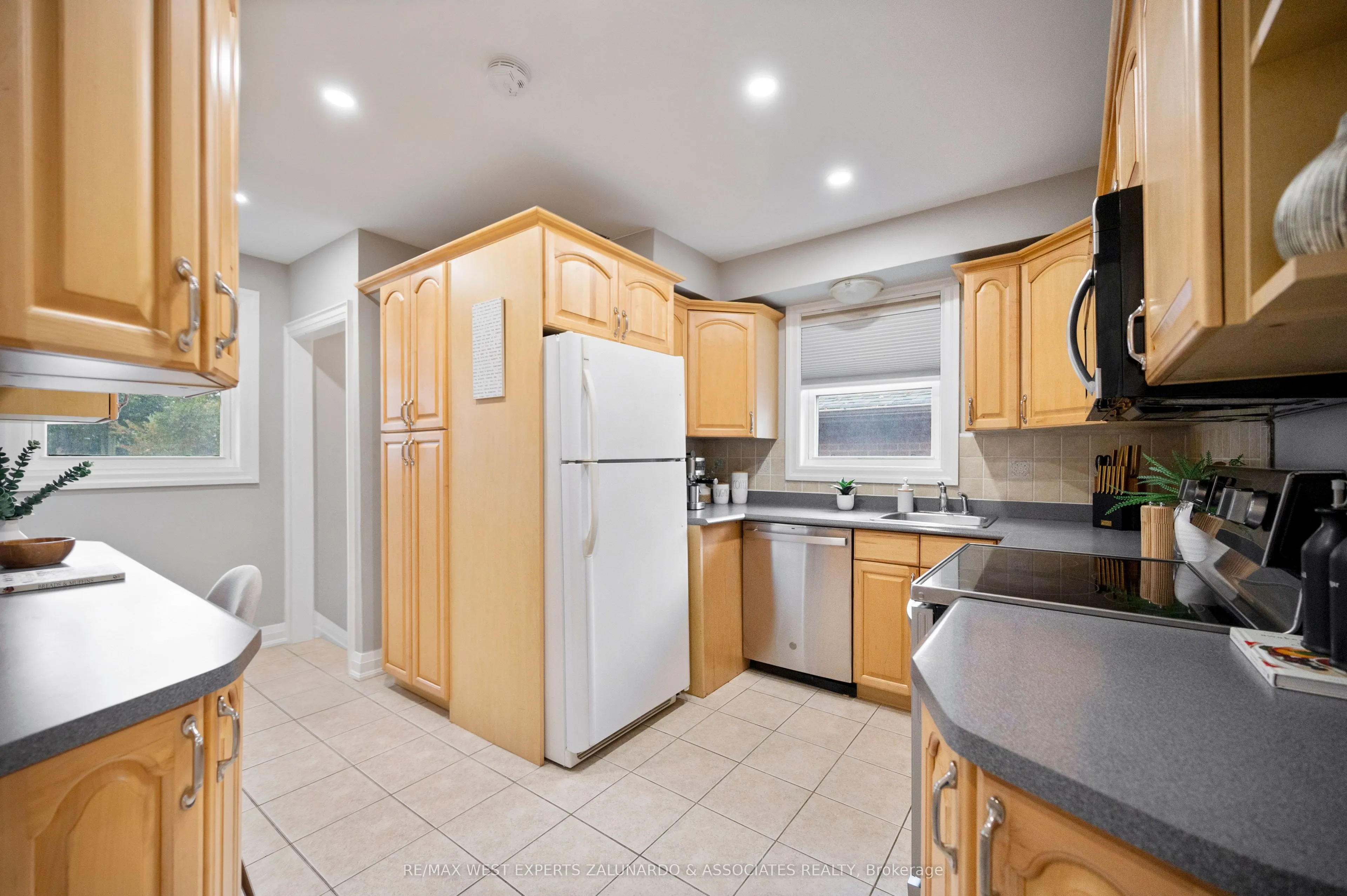 56 Roxaline Street