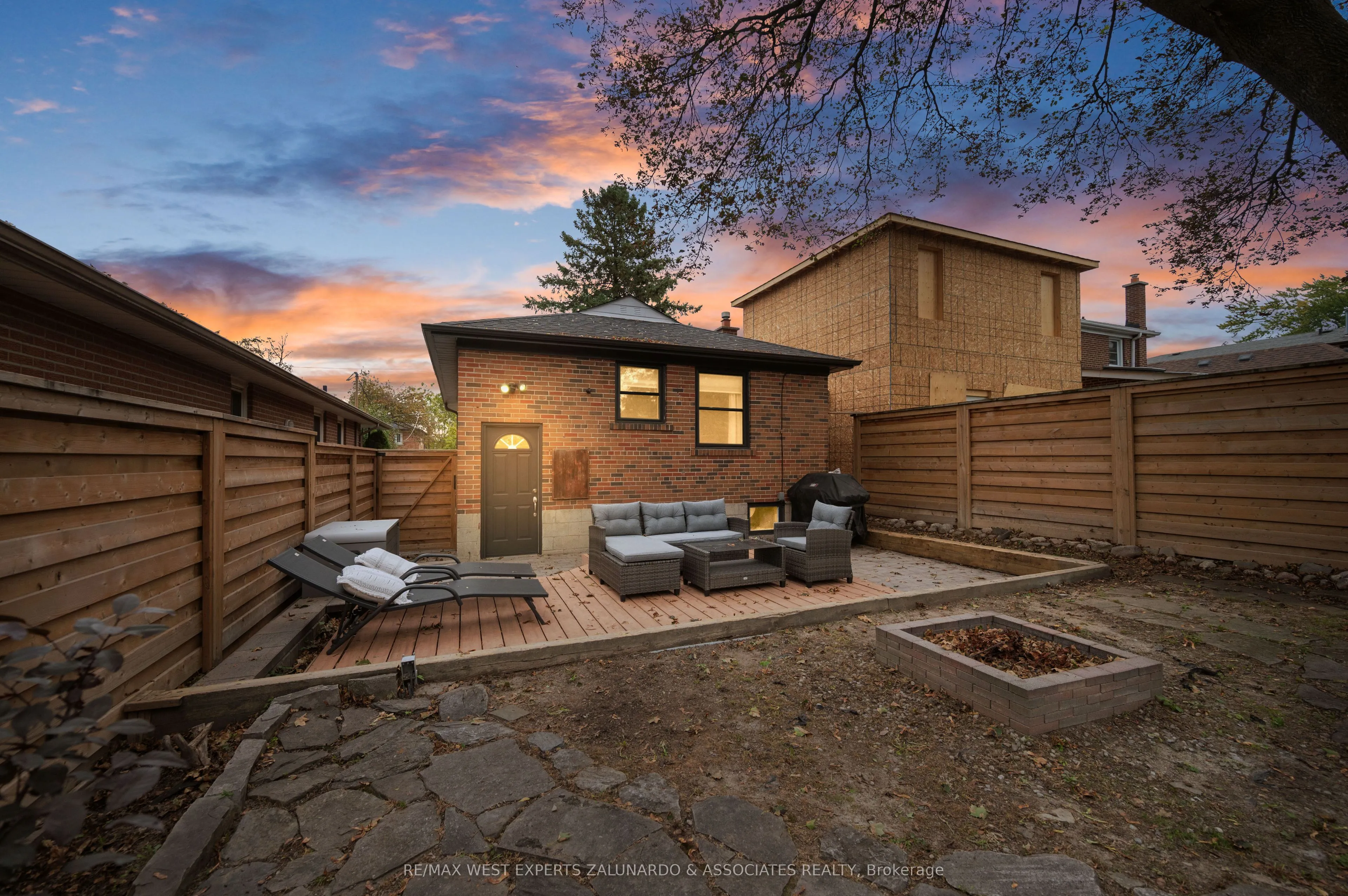 56 Roxaline Street
