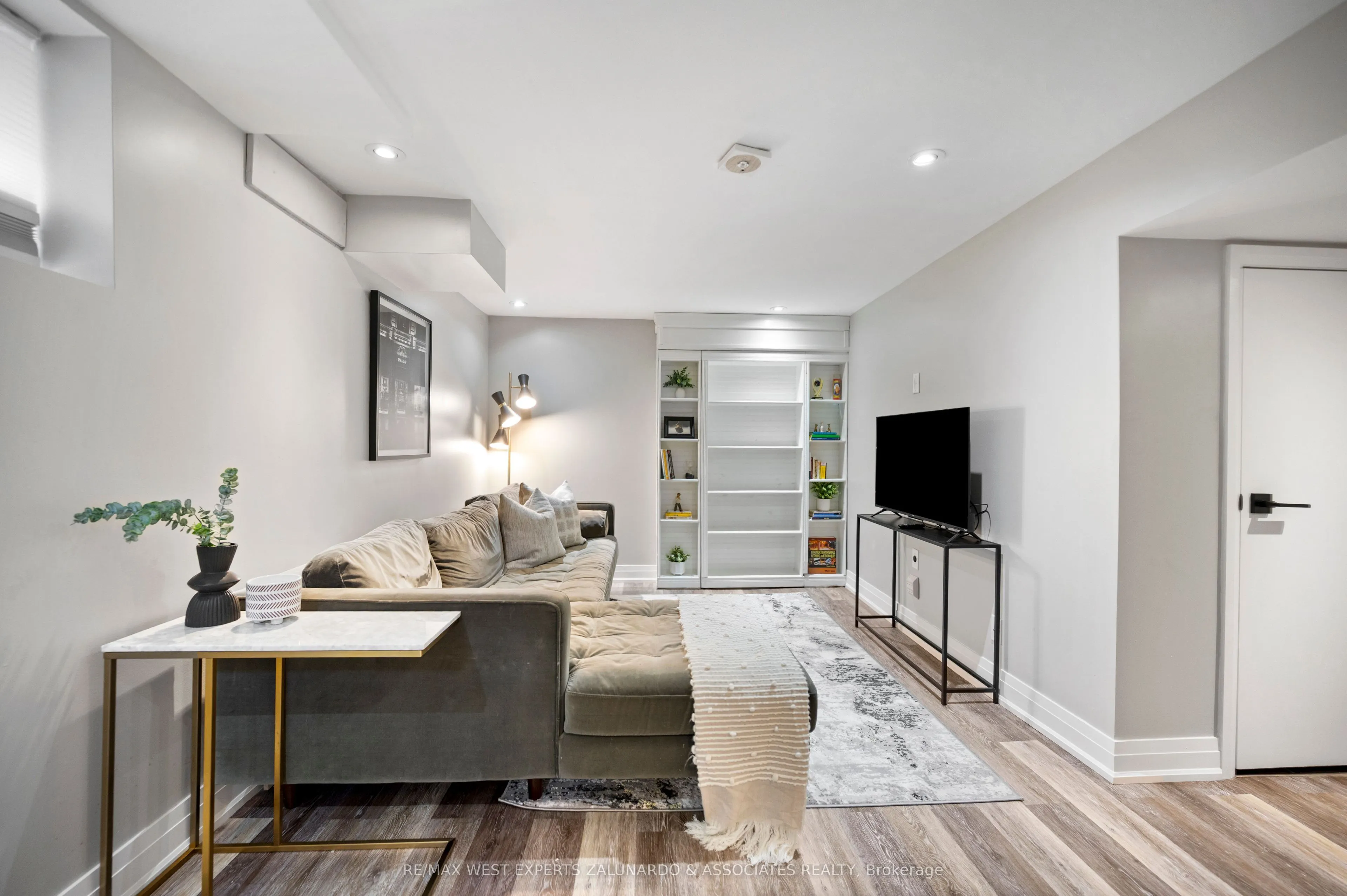 56 Roxaline Street