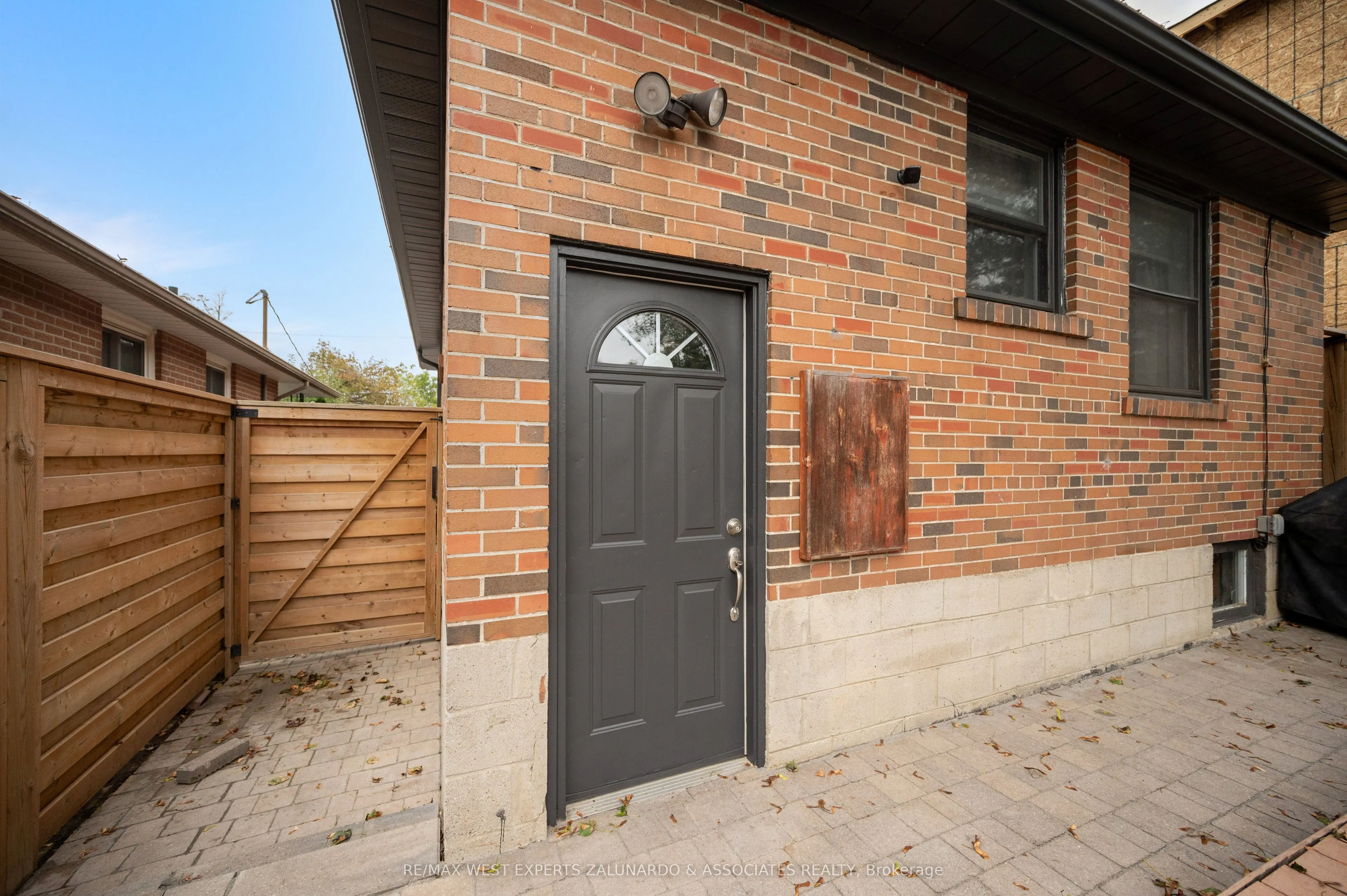 56 Roxaline Street