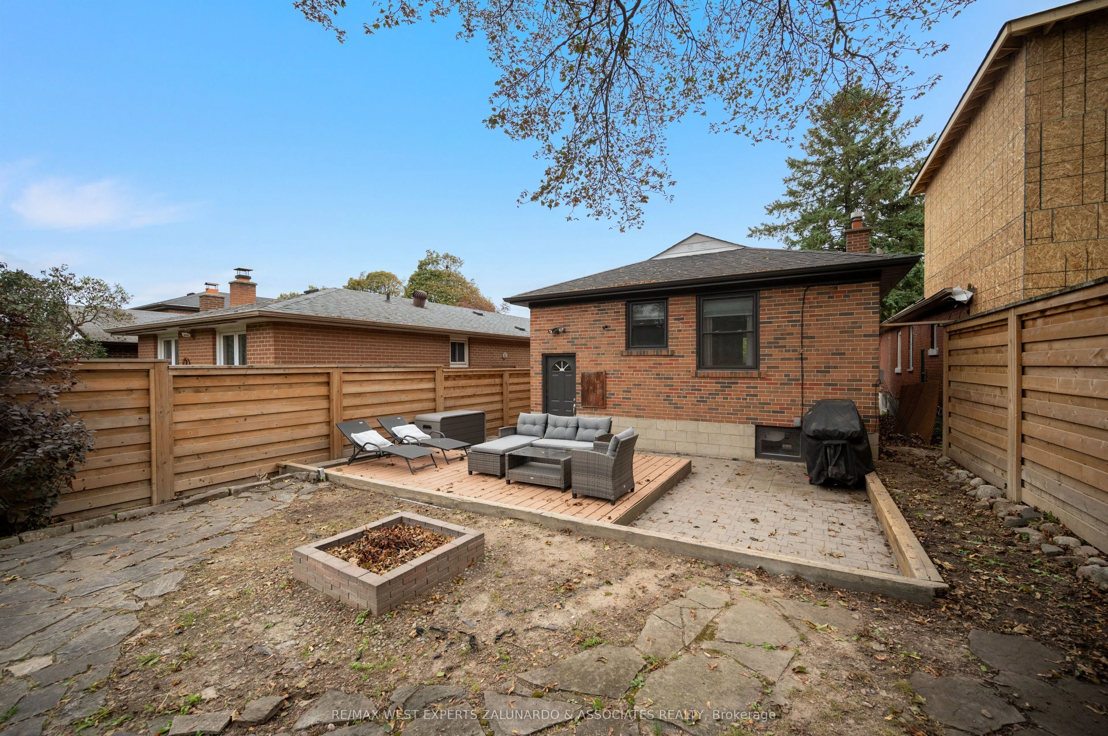 56 Roxaline Street