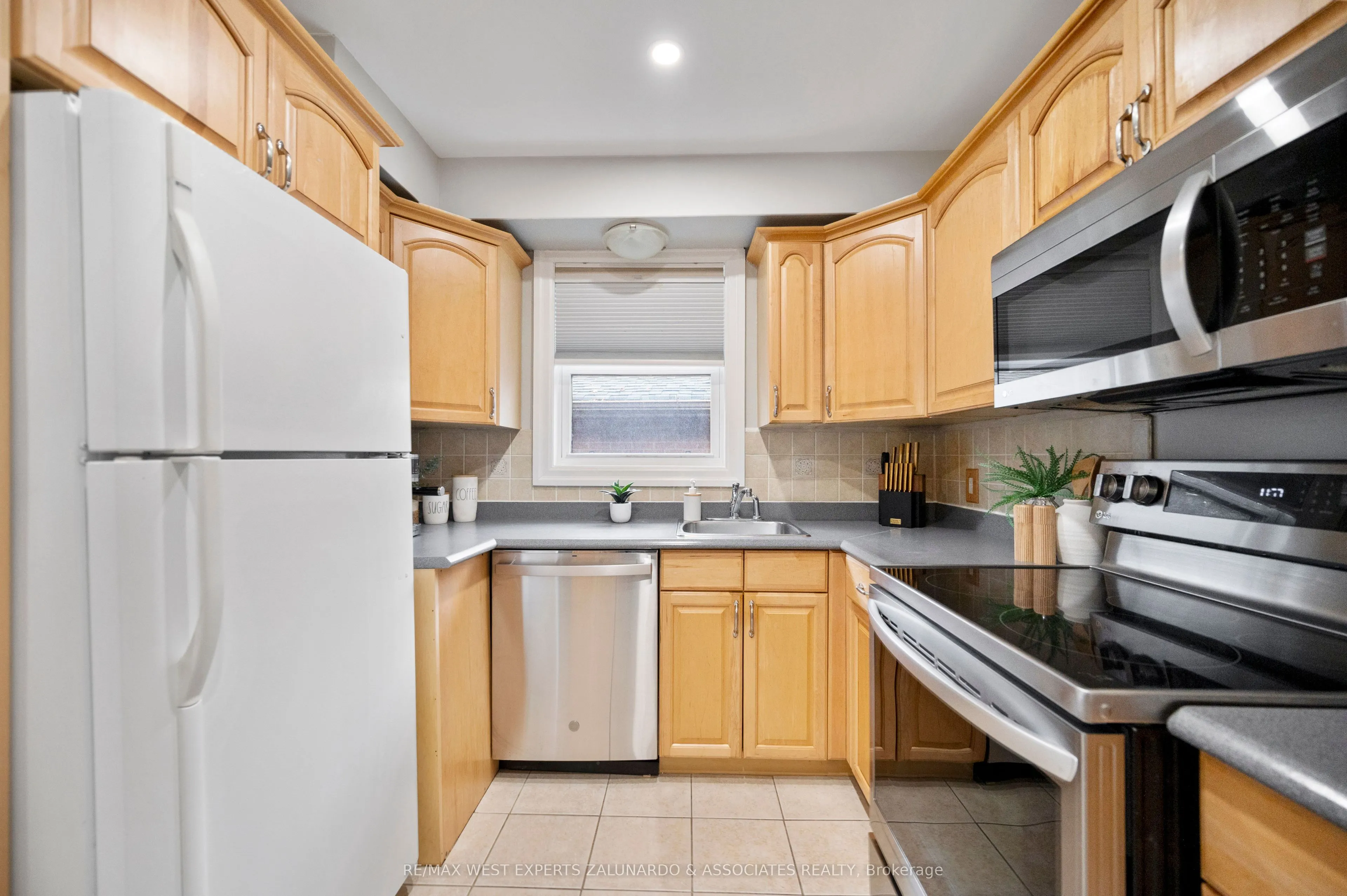 56 Roxaline Street