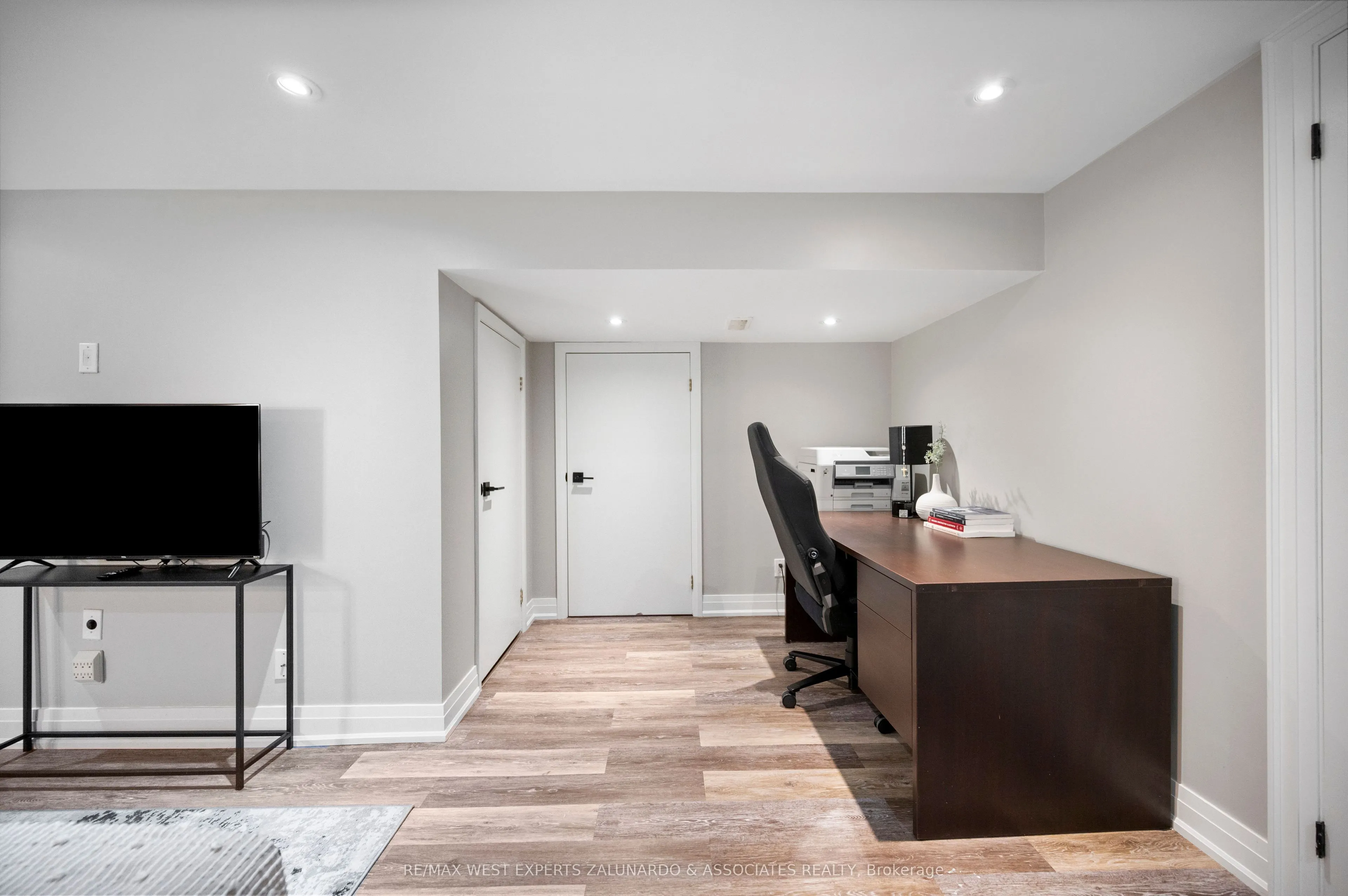 56 Roxaline Street