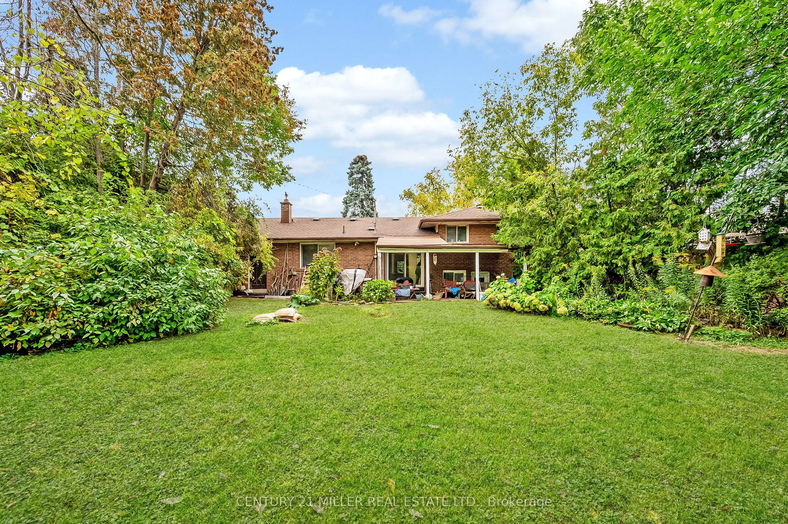 1342 Sedgewick Crescent
