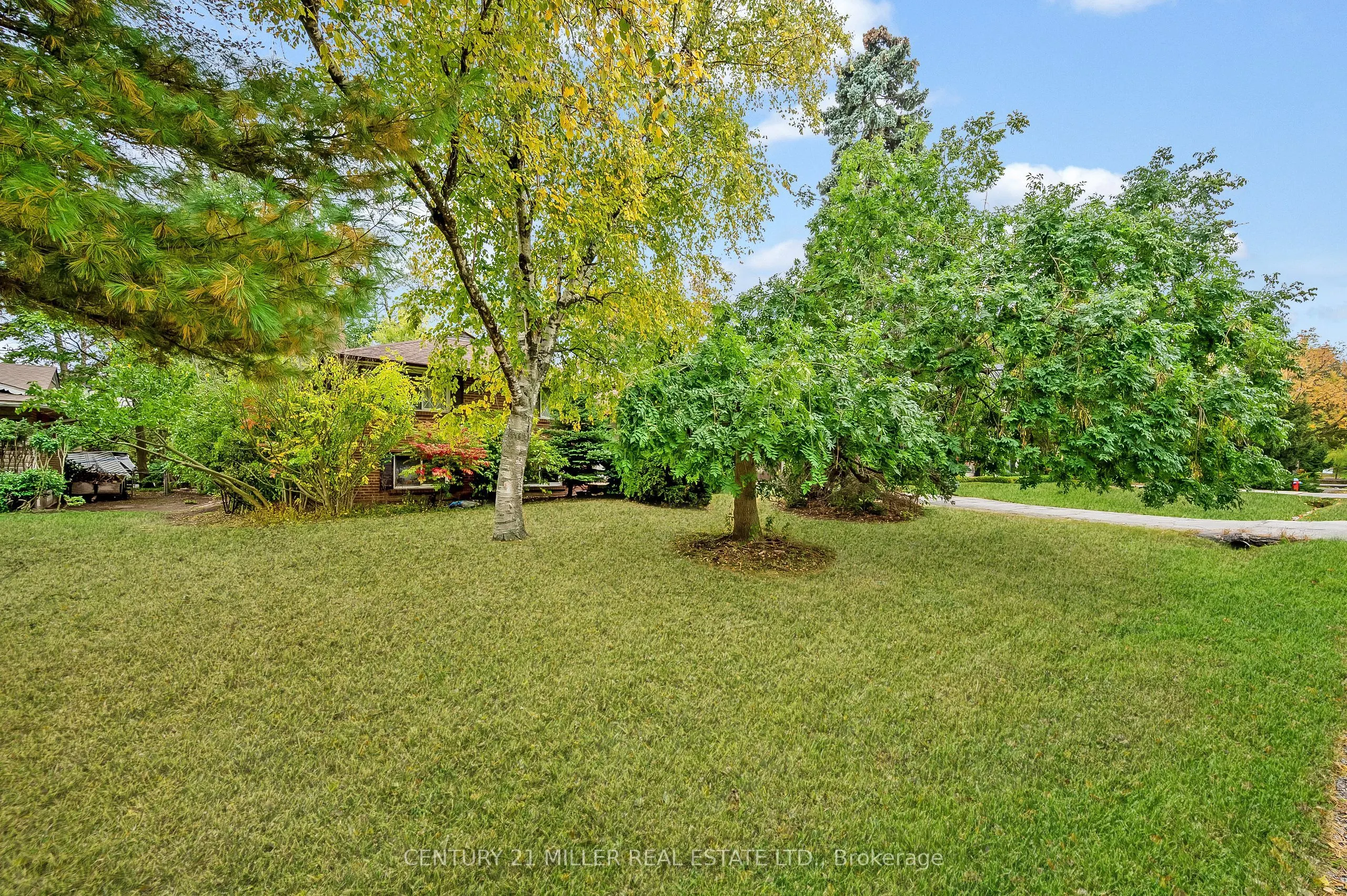 1342 Sedgewick Crescent