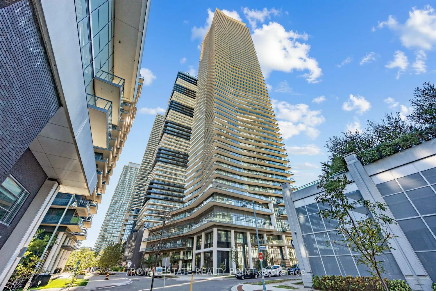 38 Annie Craig Drive #1008