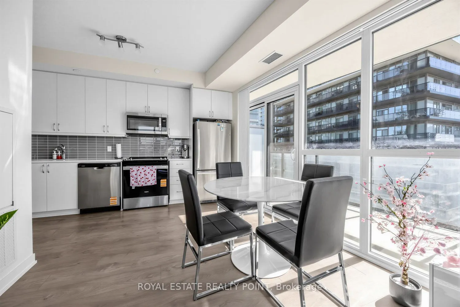 38 Annie Craig Drive #1008