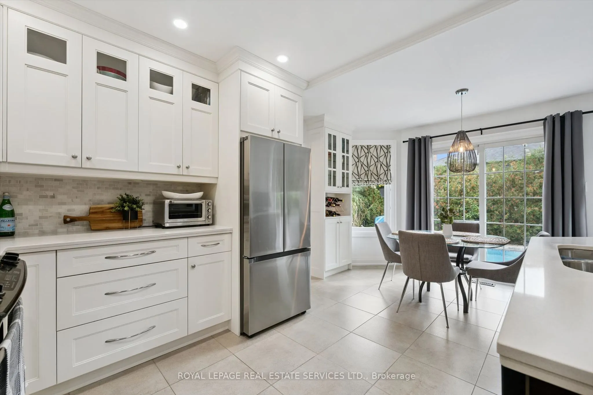 360 River Oaks Boulevard W