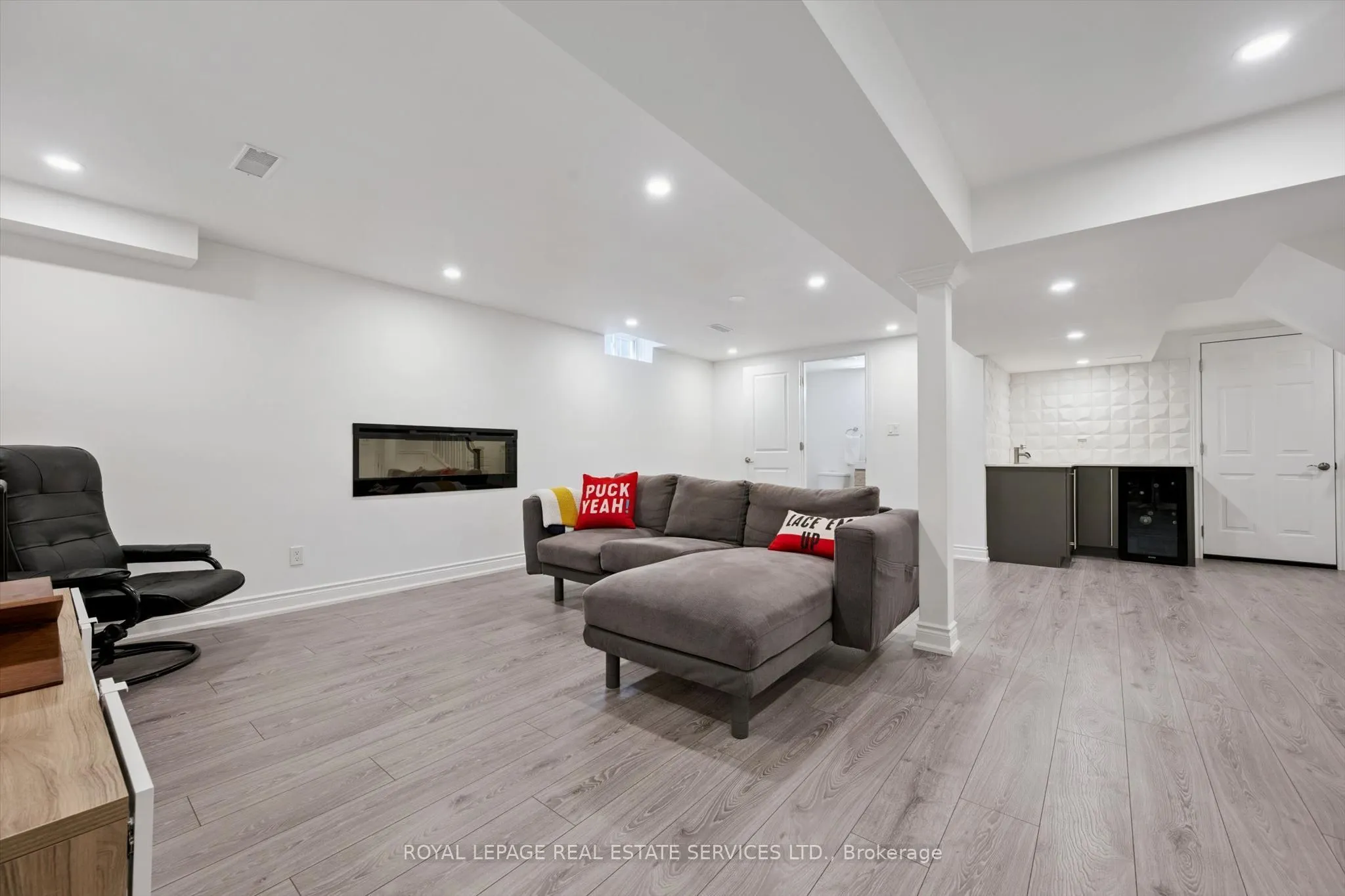 360 River Oaks Boulevard W