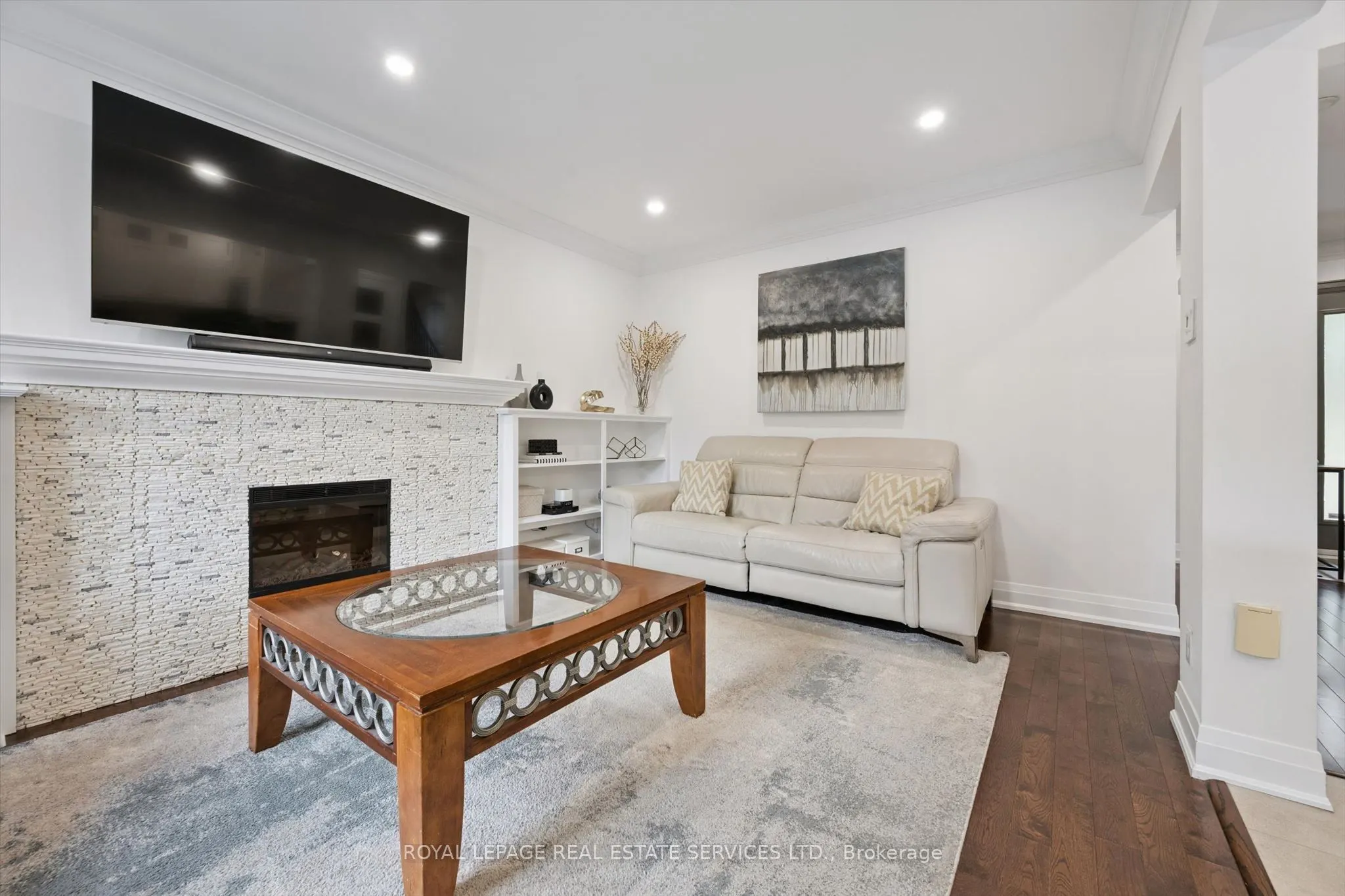 360 River Oaks Boulevard W