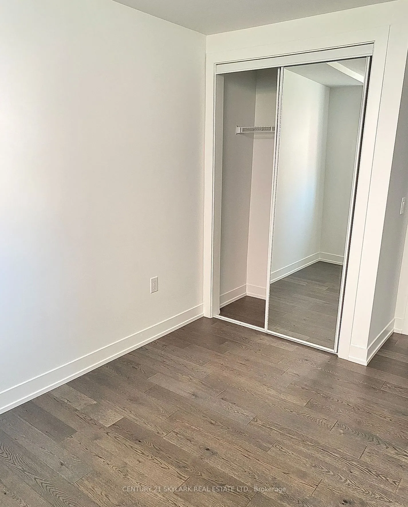 1070 Douglas McCurdy Common #124