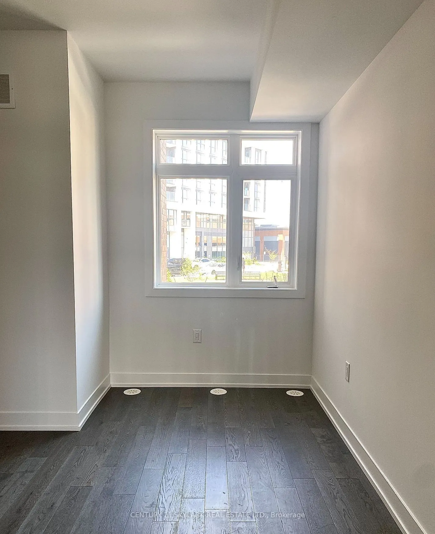 1070 Douglas McCurdy Common #124