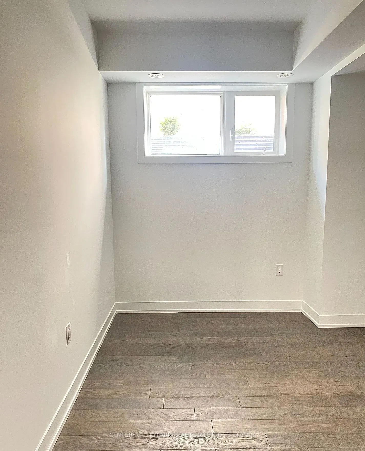 1070 Douglas McCurdy Common #124