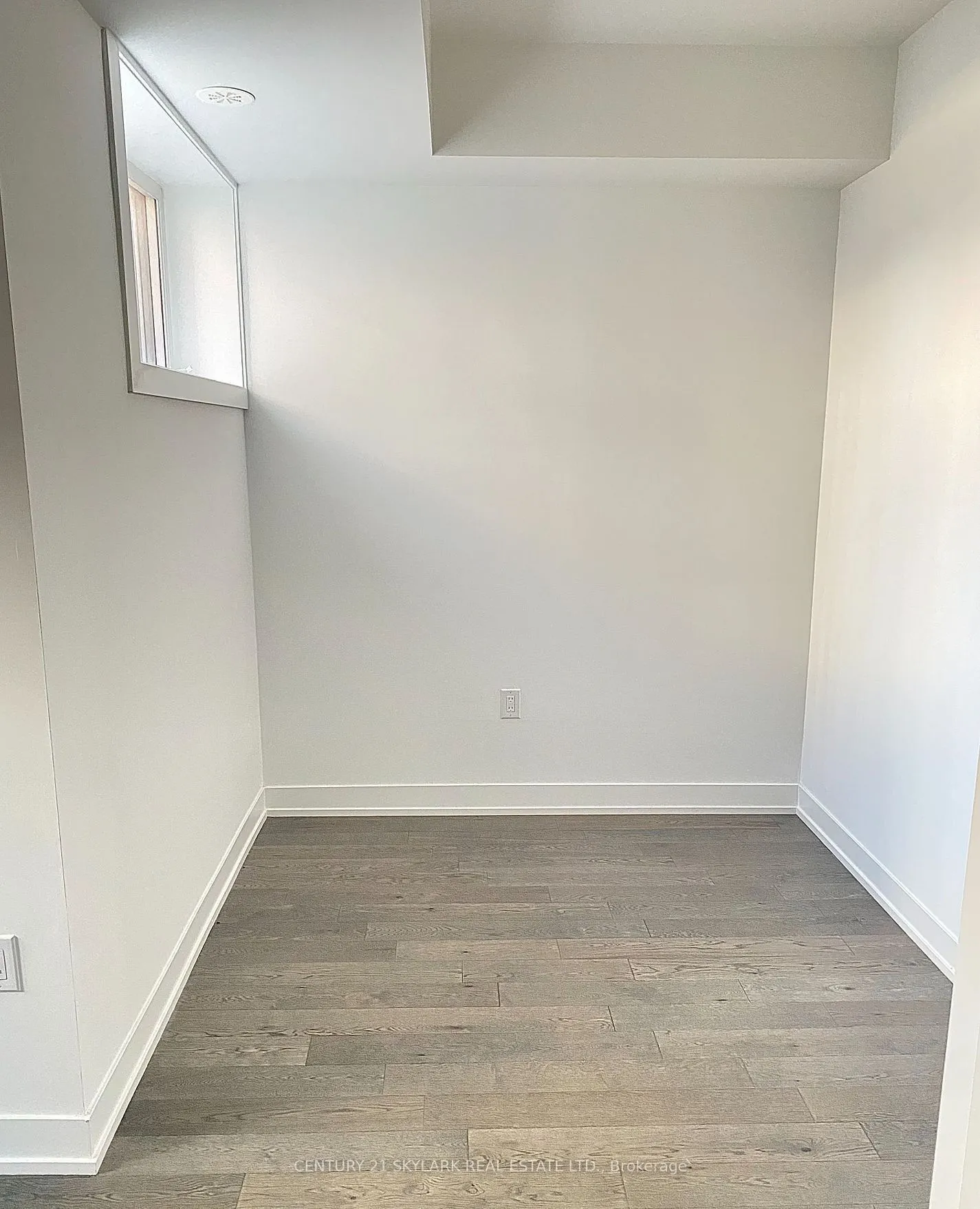 1070 Douglas McCurdy Common #124