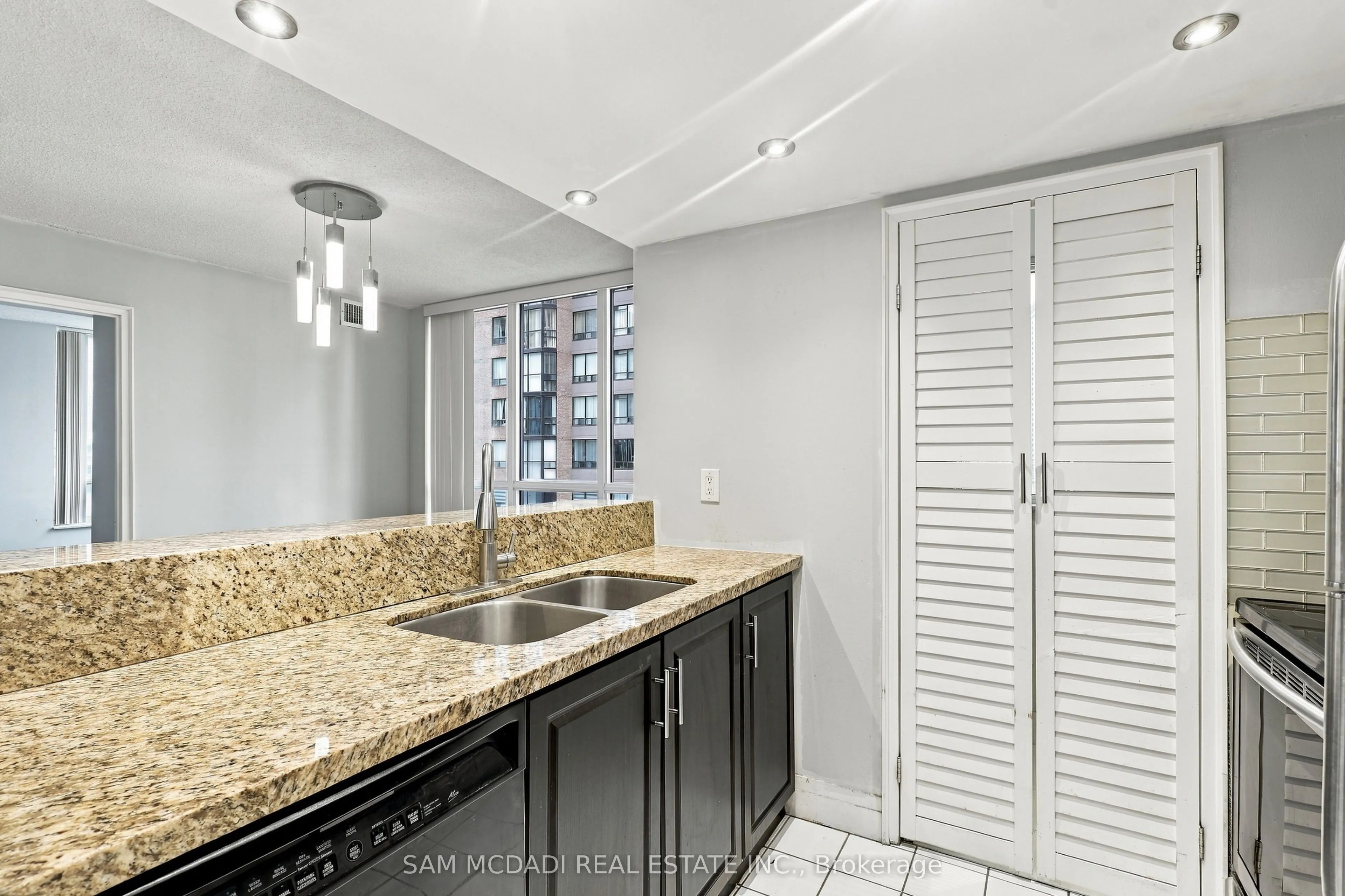 265 Enfield Place #903