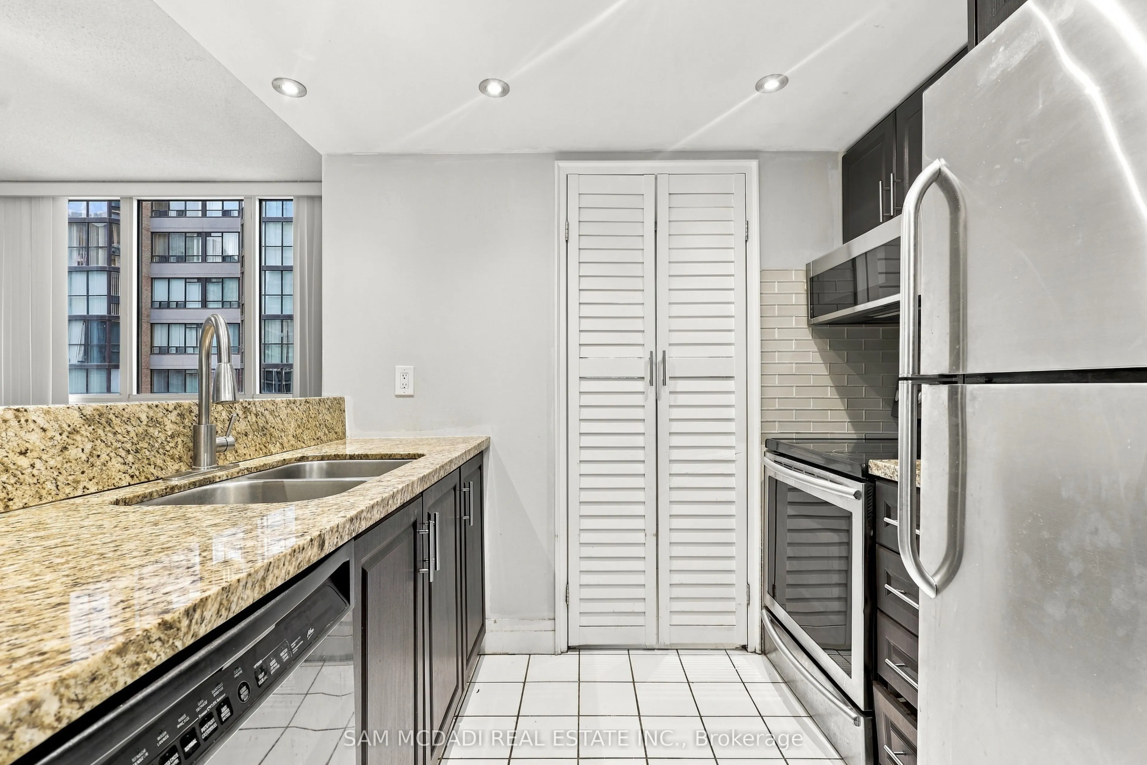 265 Enfield Place #903