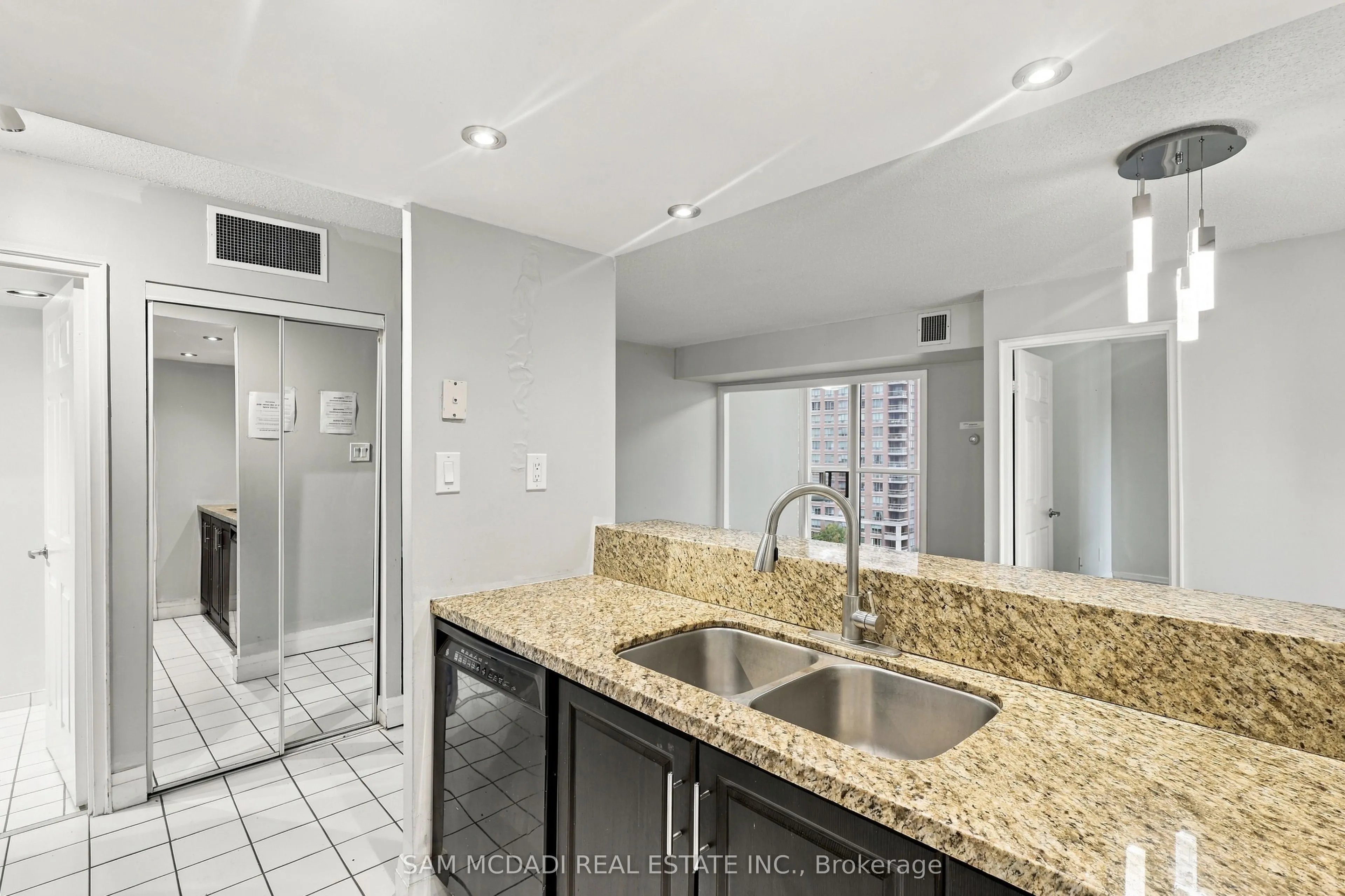 265 Enfield Place #903