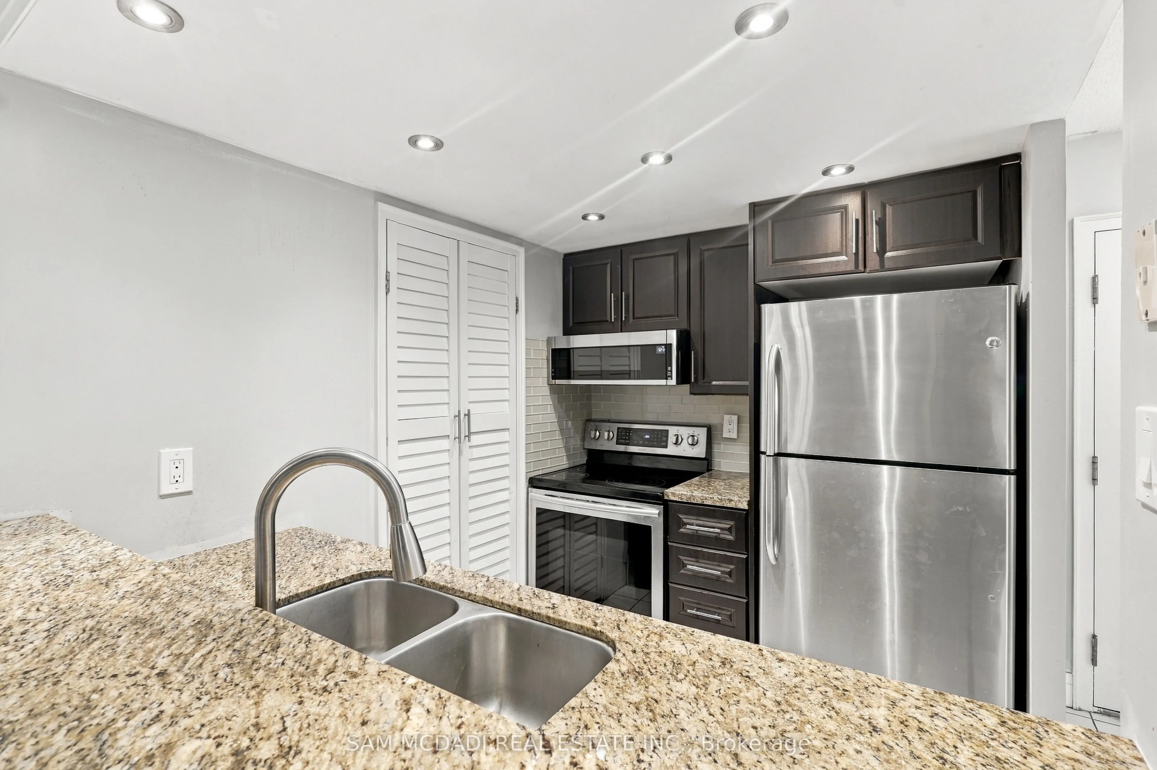 265 Enfield Place #903