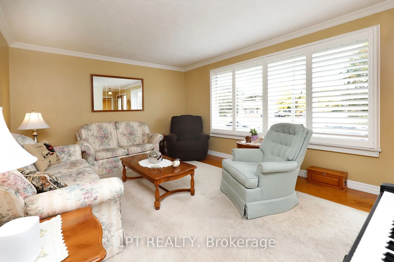 37 McGilvray Crescent W