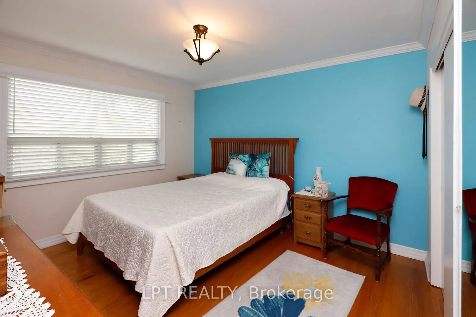 37 McGilvray Crescent W
