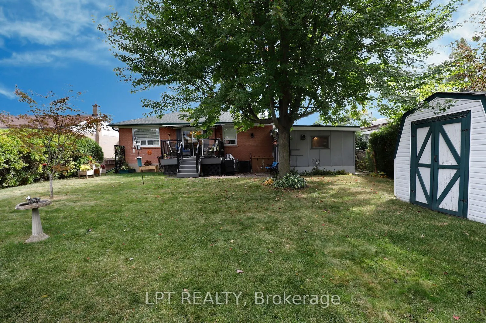 37 McGilvray Crescent W