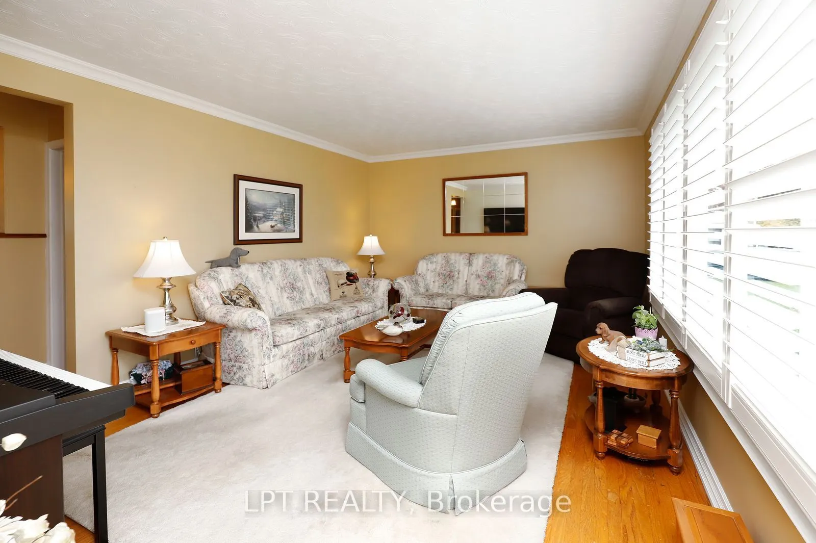 37 McGilvray Crescent W