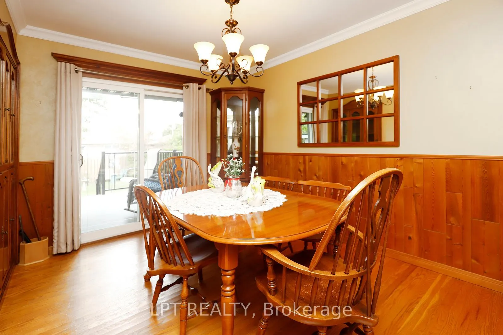 37 McGilvray Crescent W