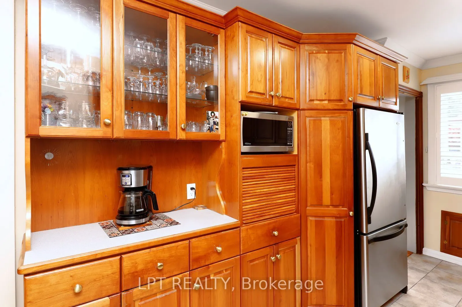 37 McGilvray Crescent W