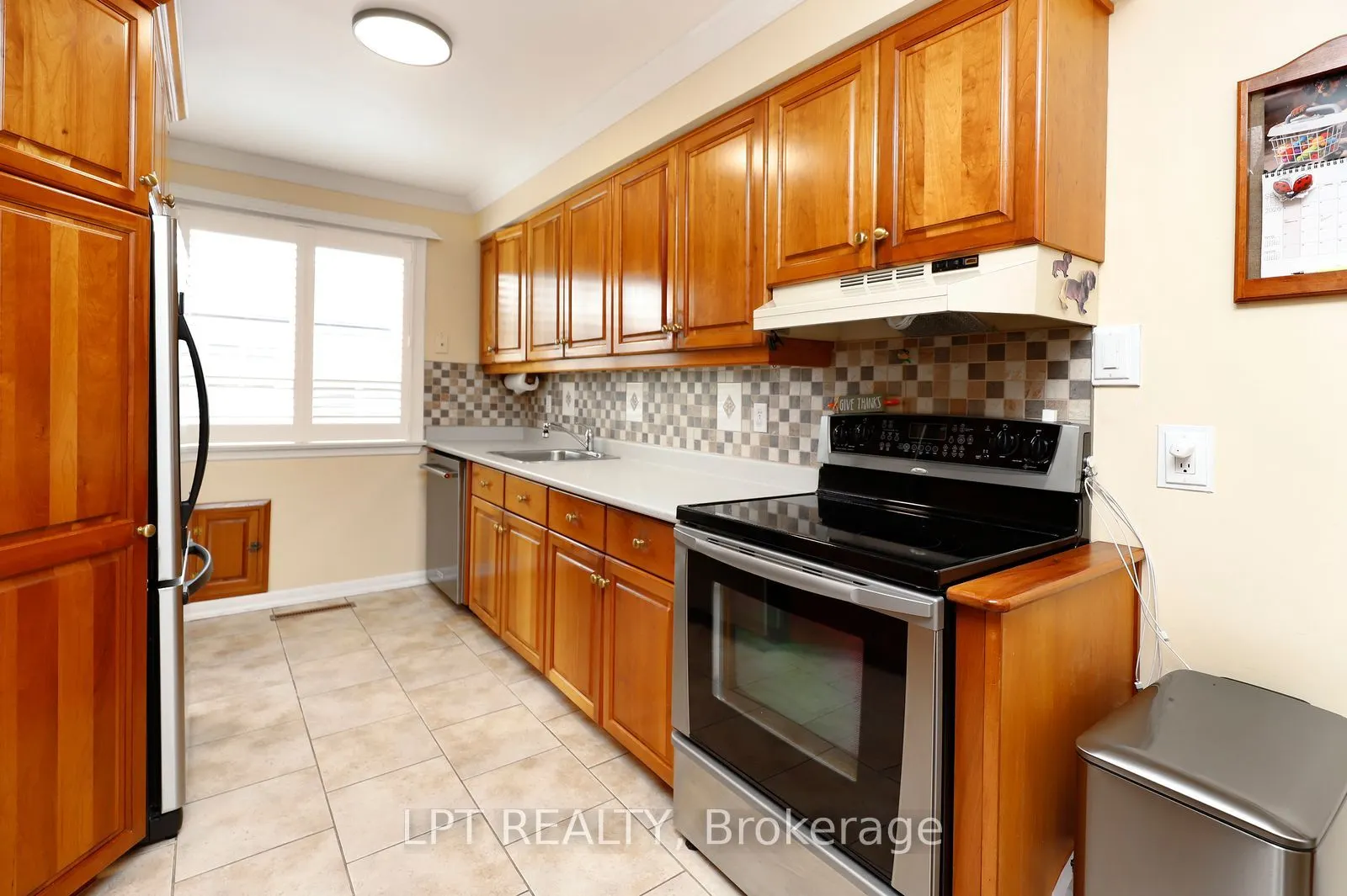 37 McGilvray Crescent W