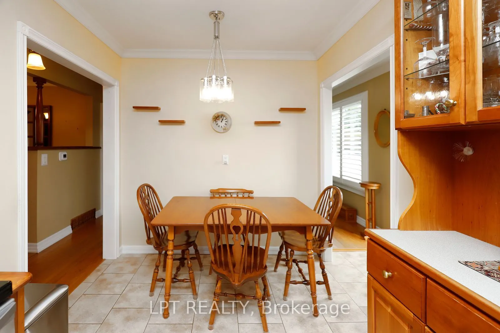 37 McGilvray Crescent W