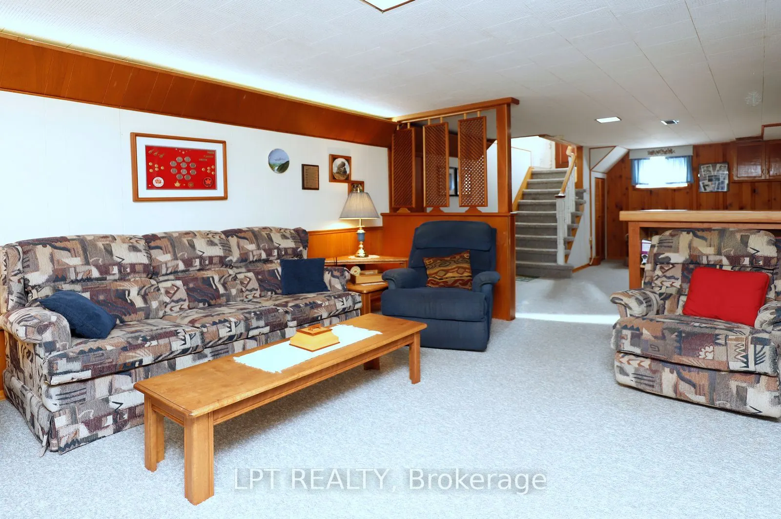 37 McGilvray Crescent W