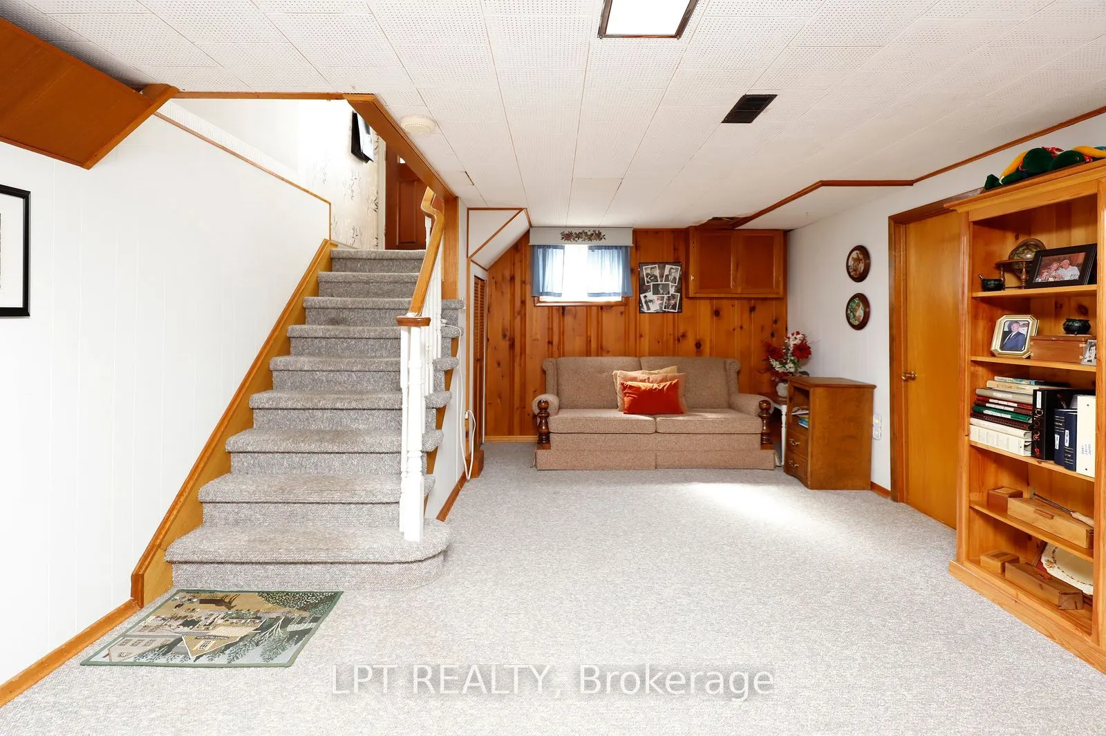 37 McGilvray Crescent W