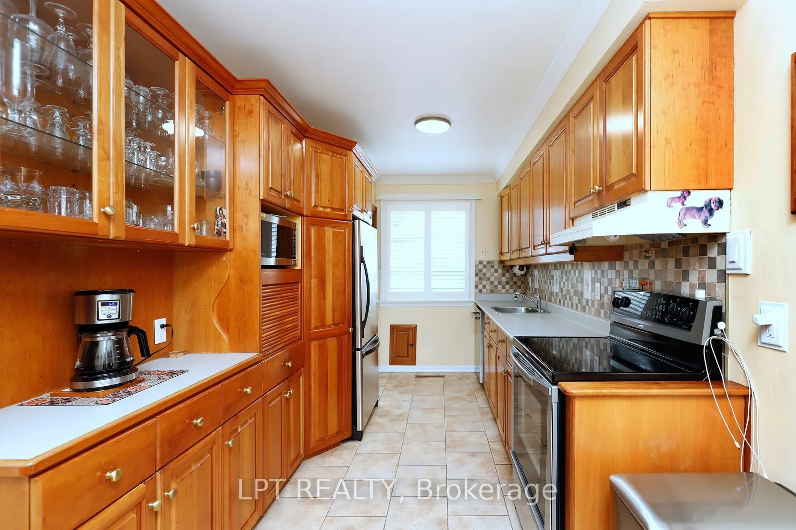 37 McGilvray Crescent W