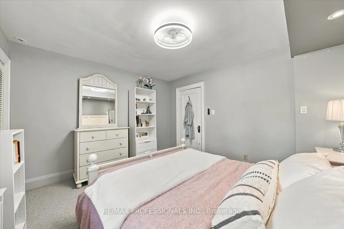 17 King Georges Road