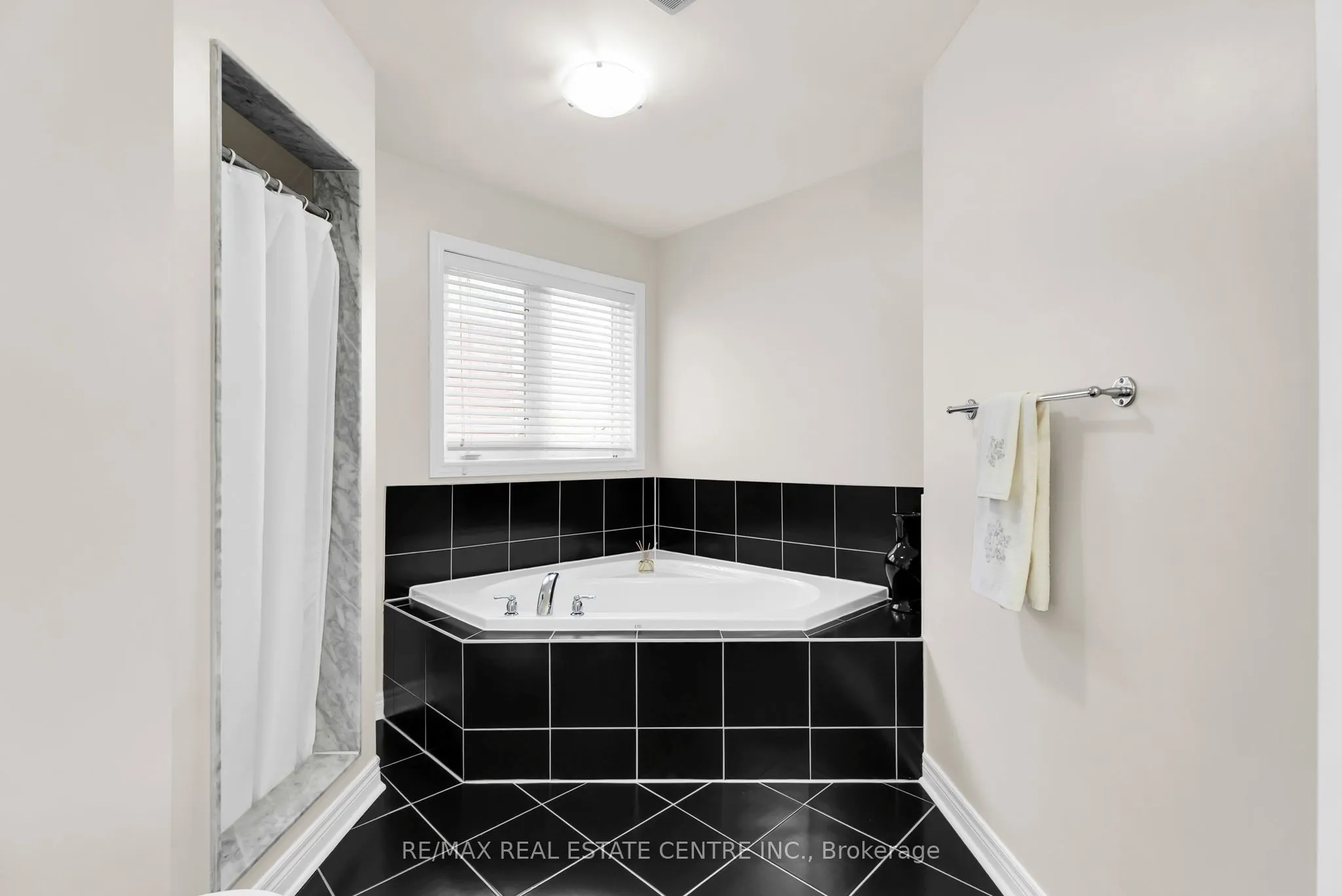 43 Delphinium Way