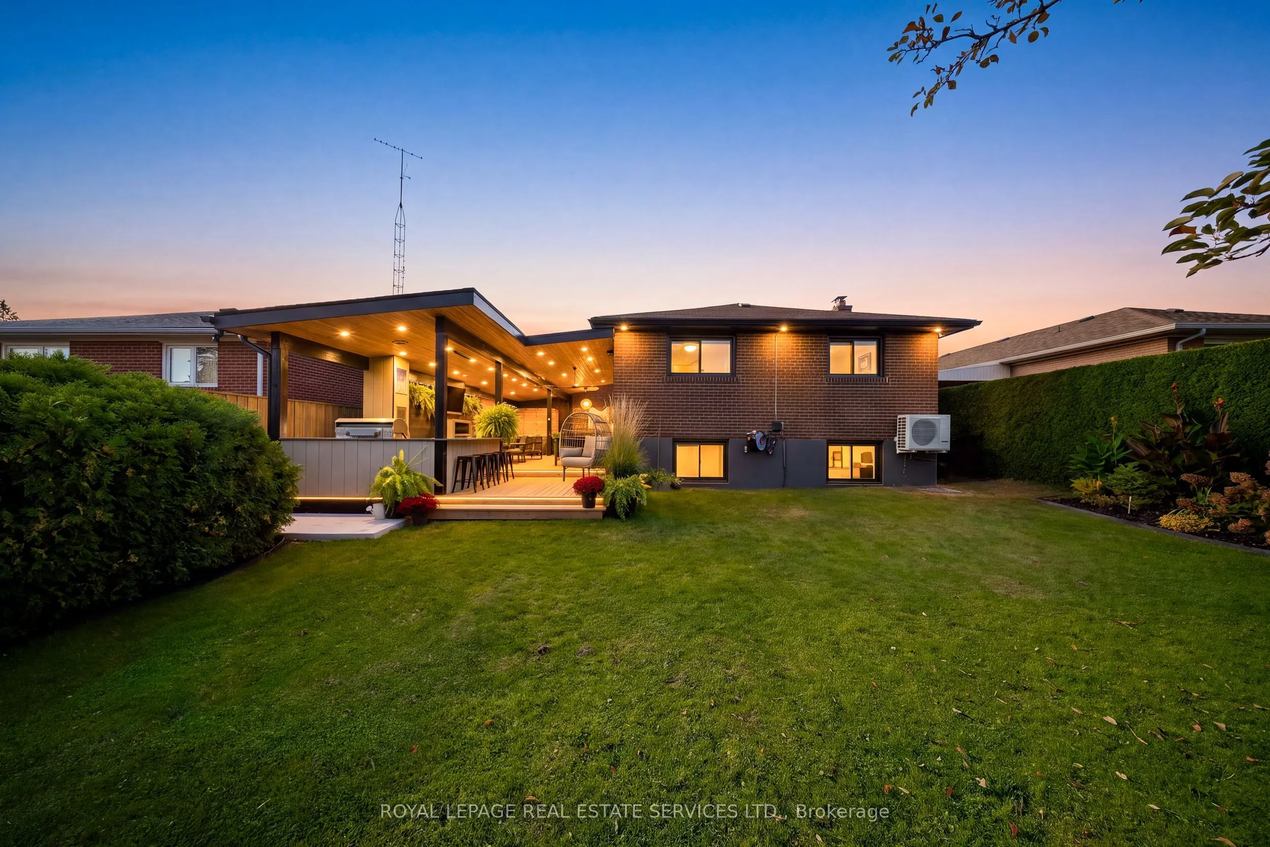 655 Netherton Crescent