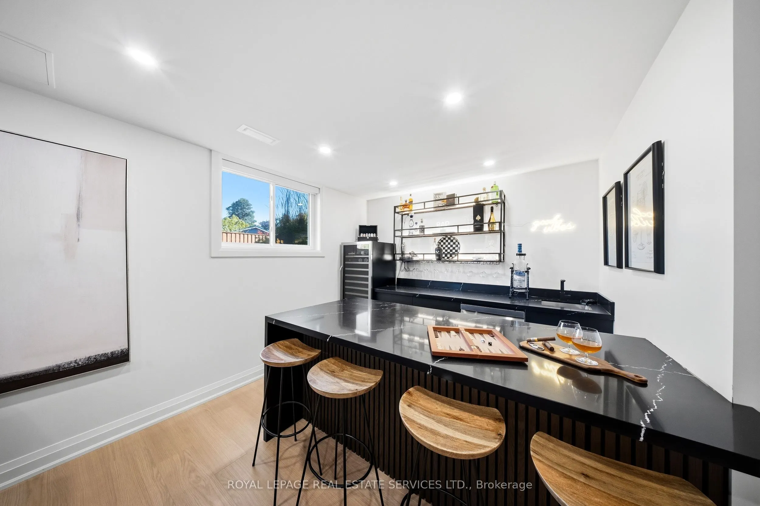 655 Netherton Crescent
