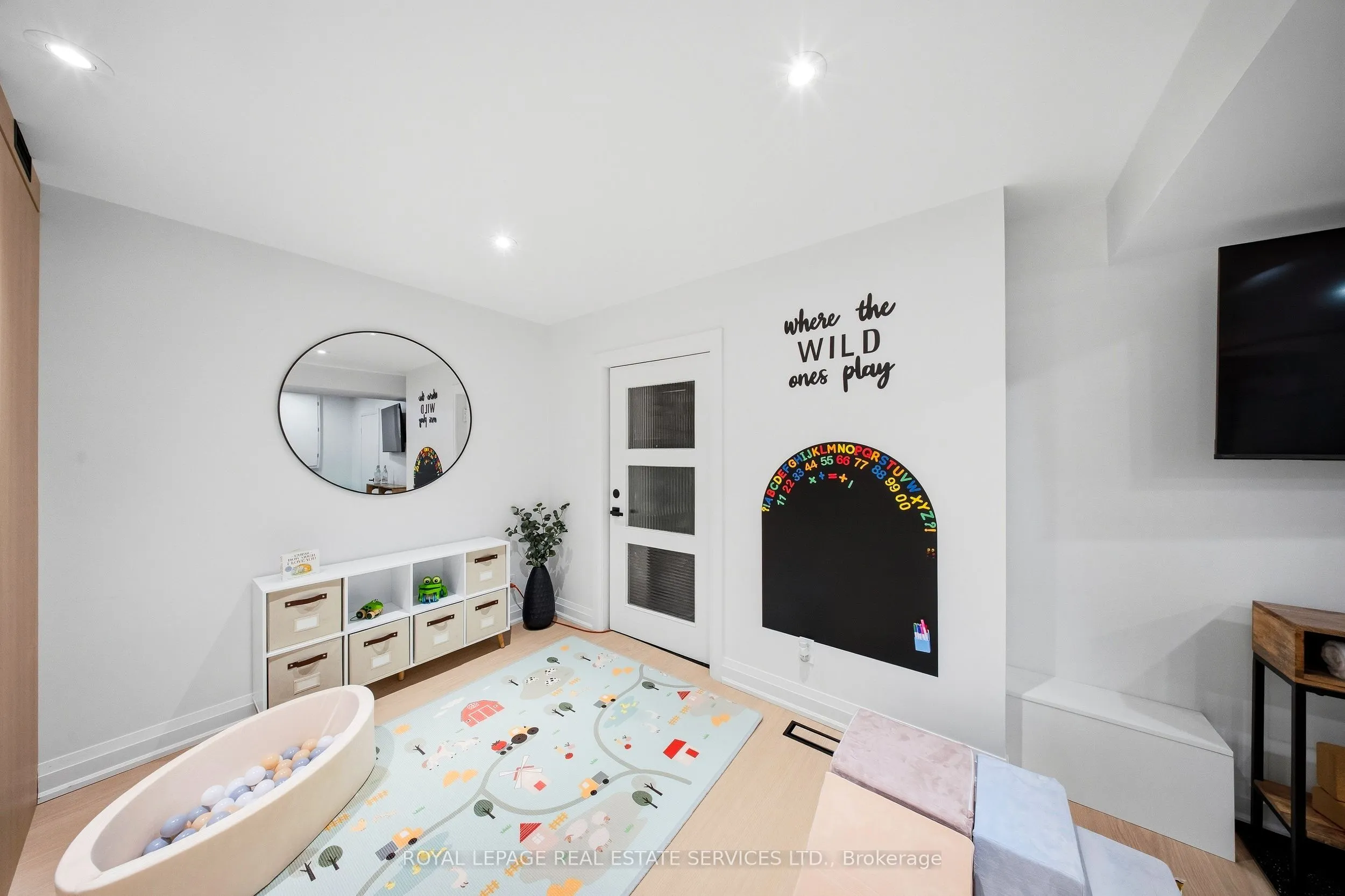 655 Netherton Crescent